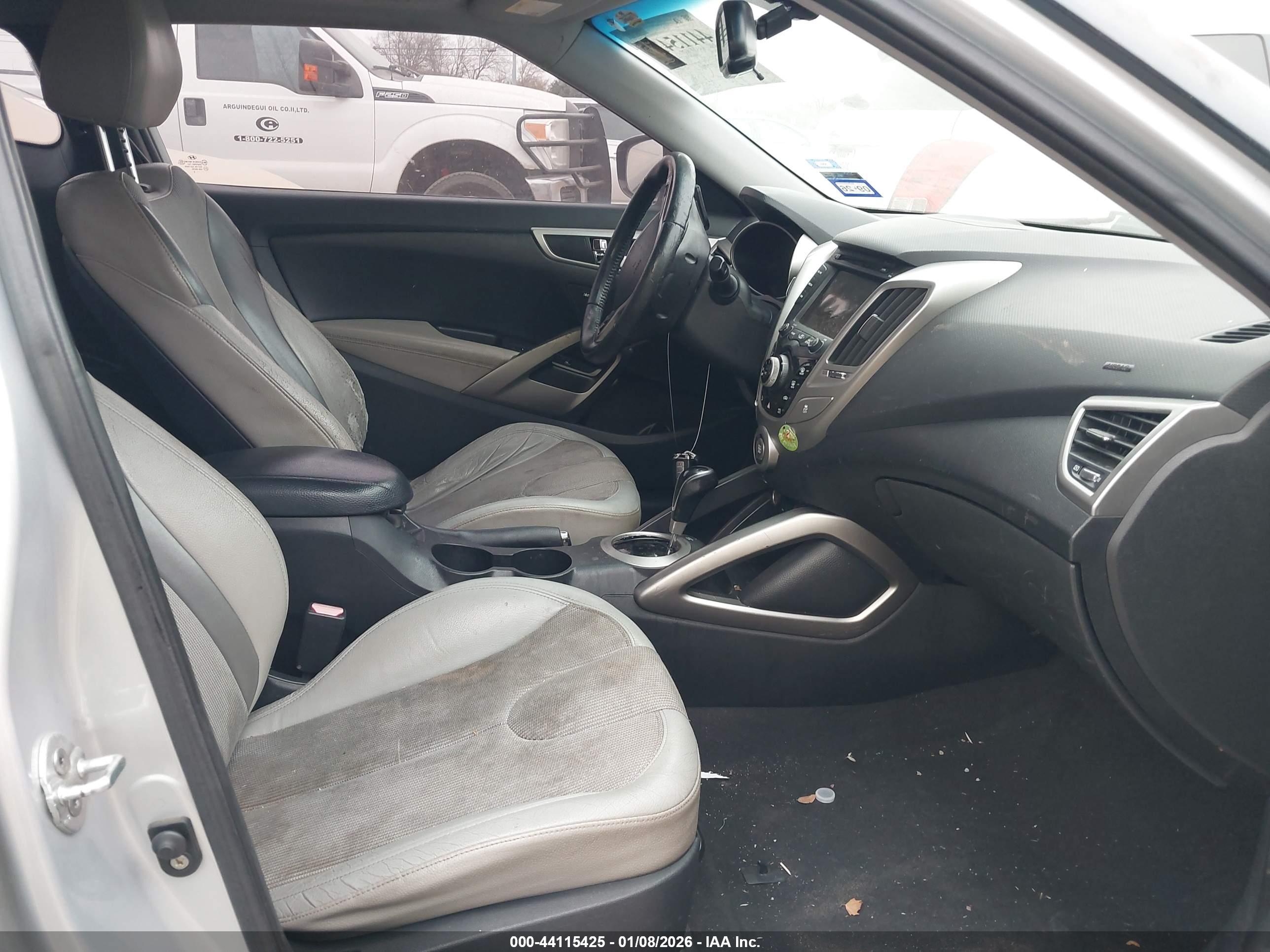 HYUNDAI VELOSTER image 5