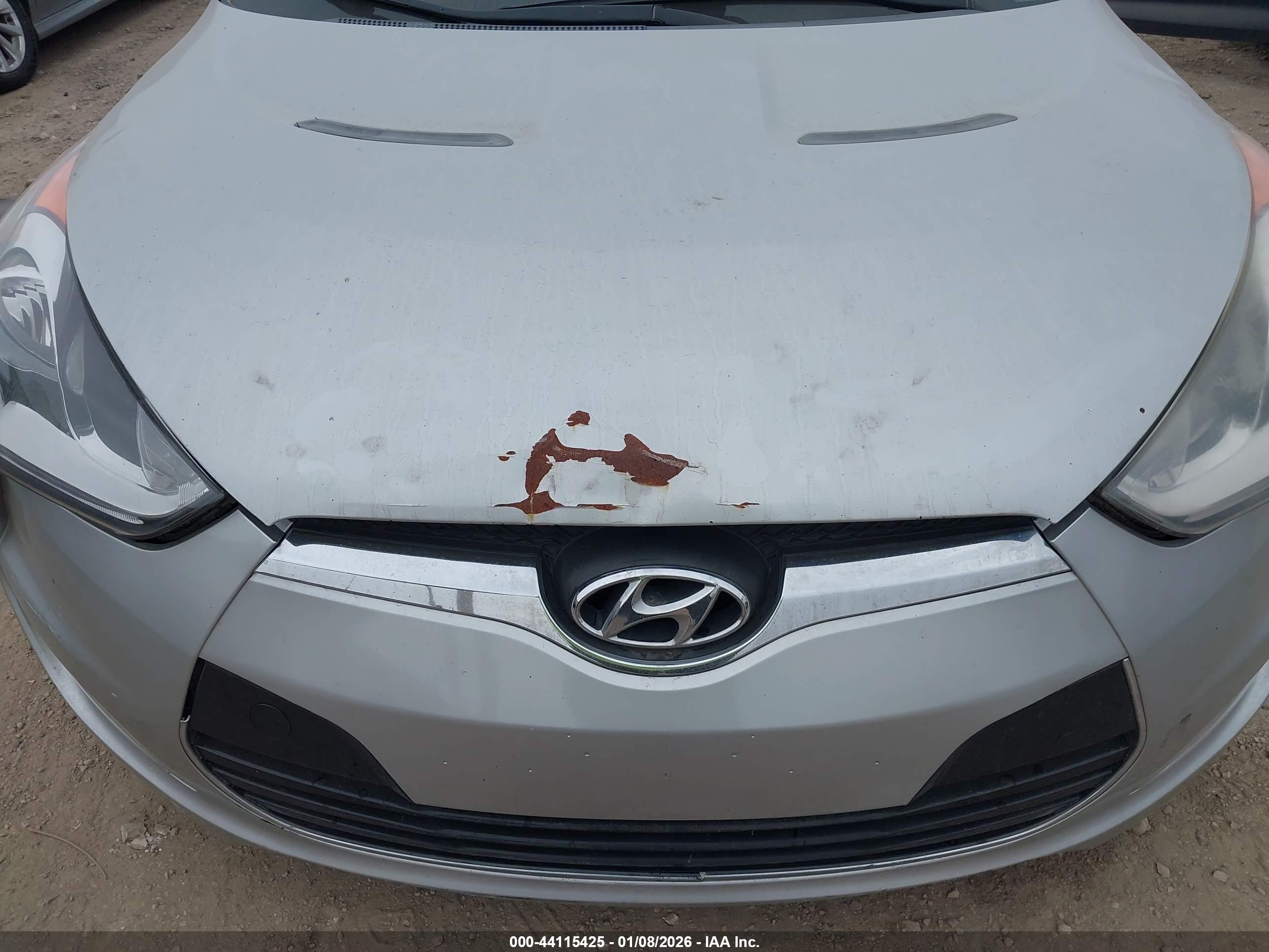 HYUNDAI VELOSTER image 6