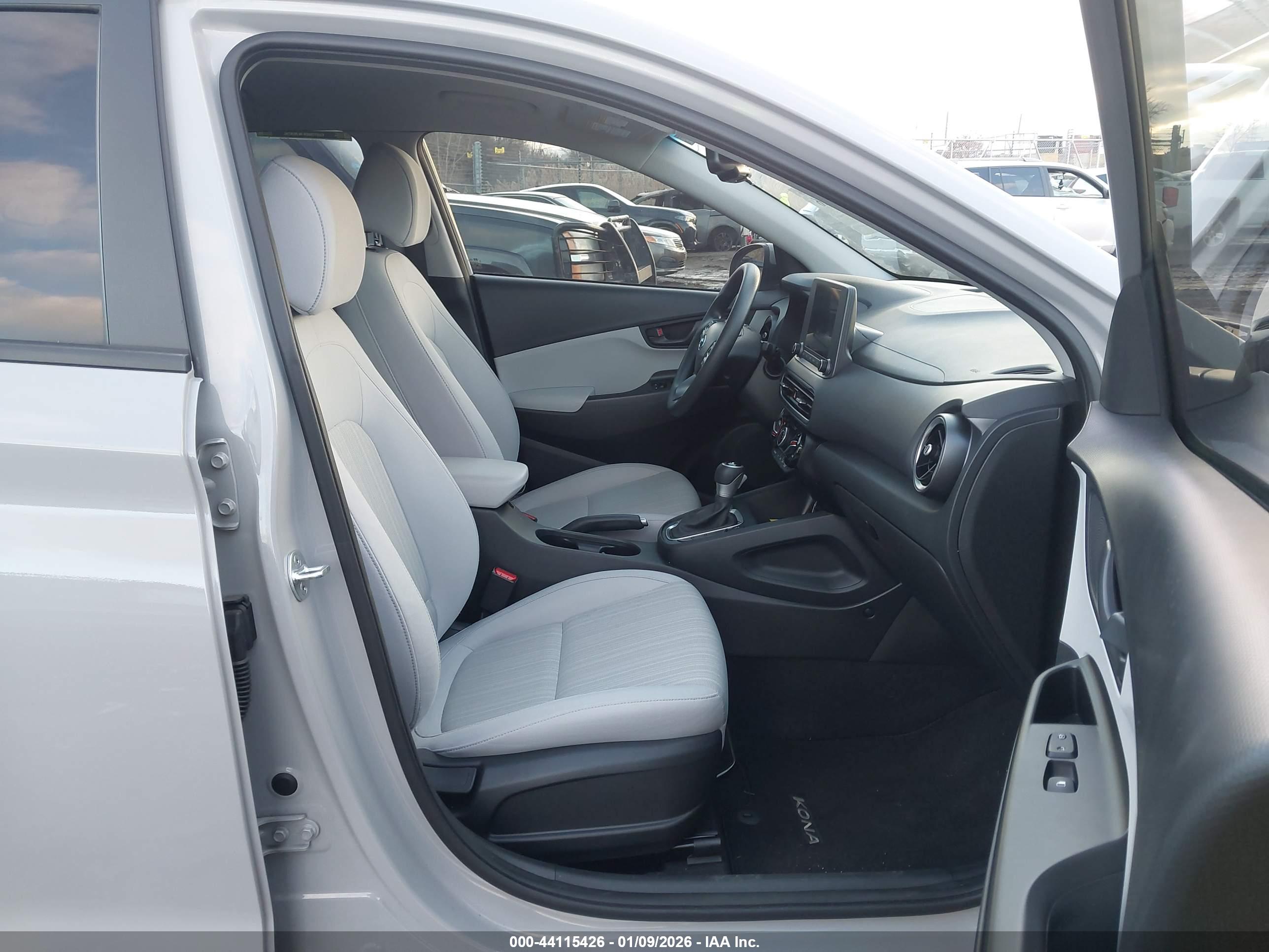 HYUNDAI KONA image 5