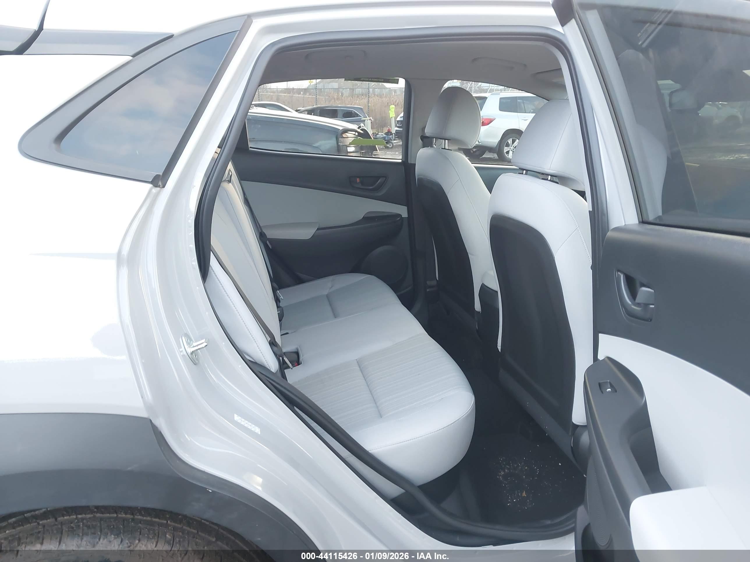 HYUNDAI KONA image 8