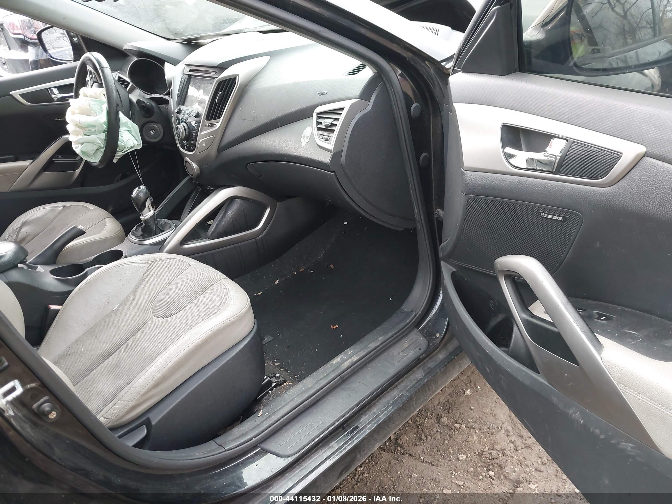 HYUNDAI VELOSTER image 5
