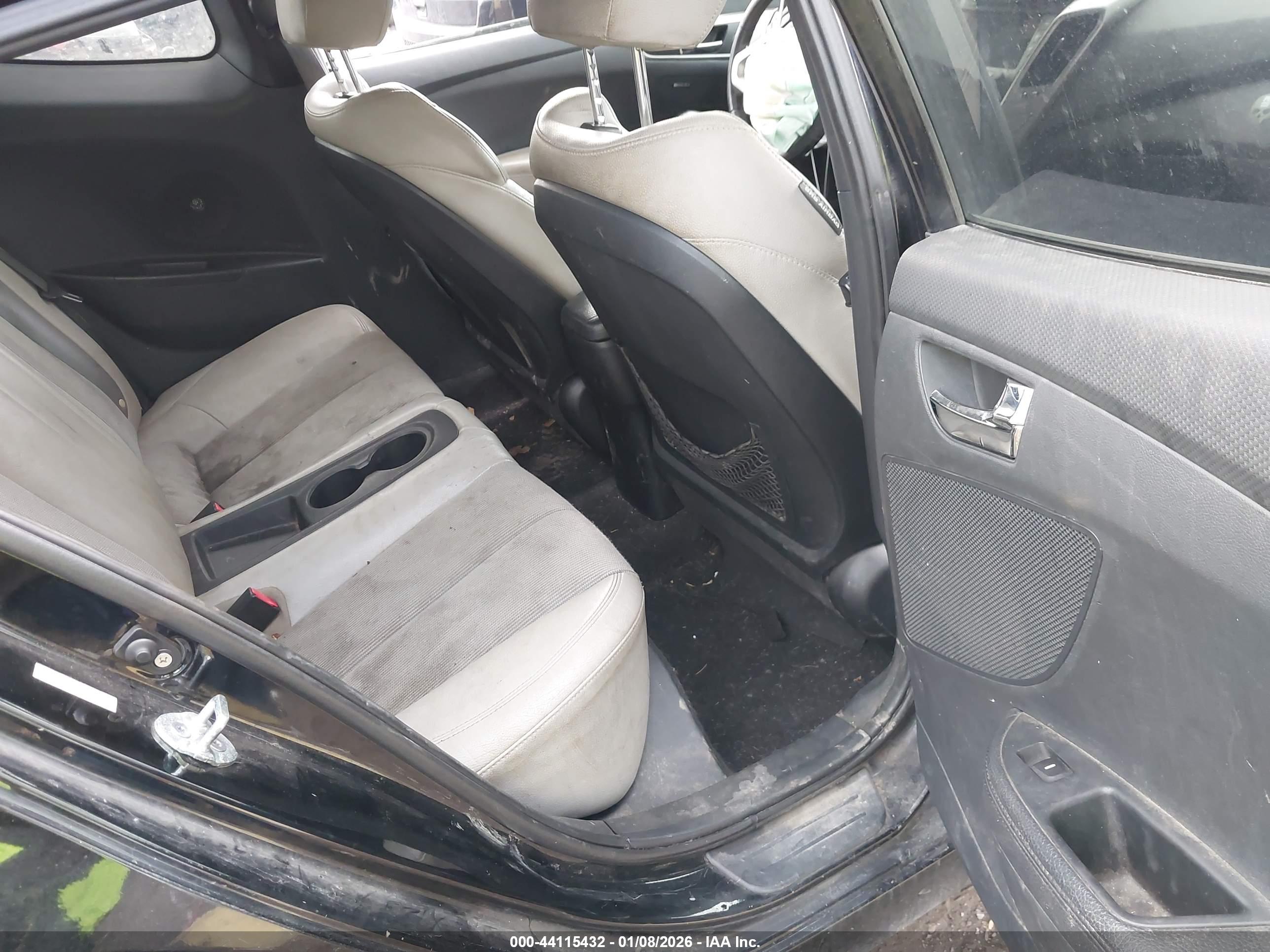 HYUNDAI VELOSTER image 8