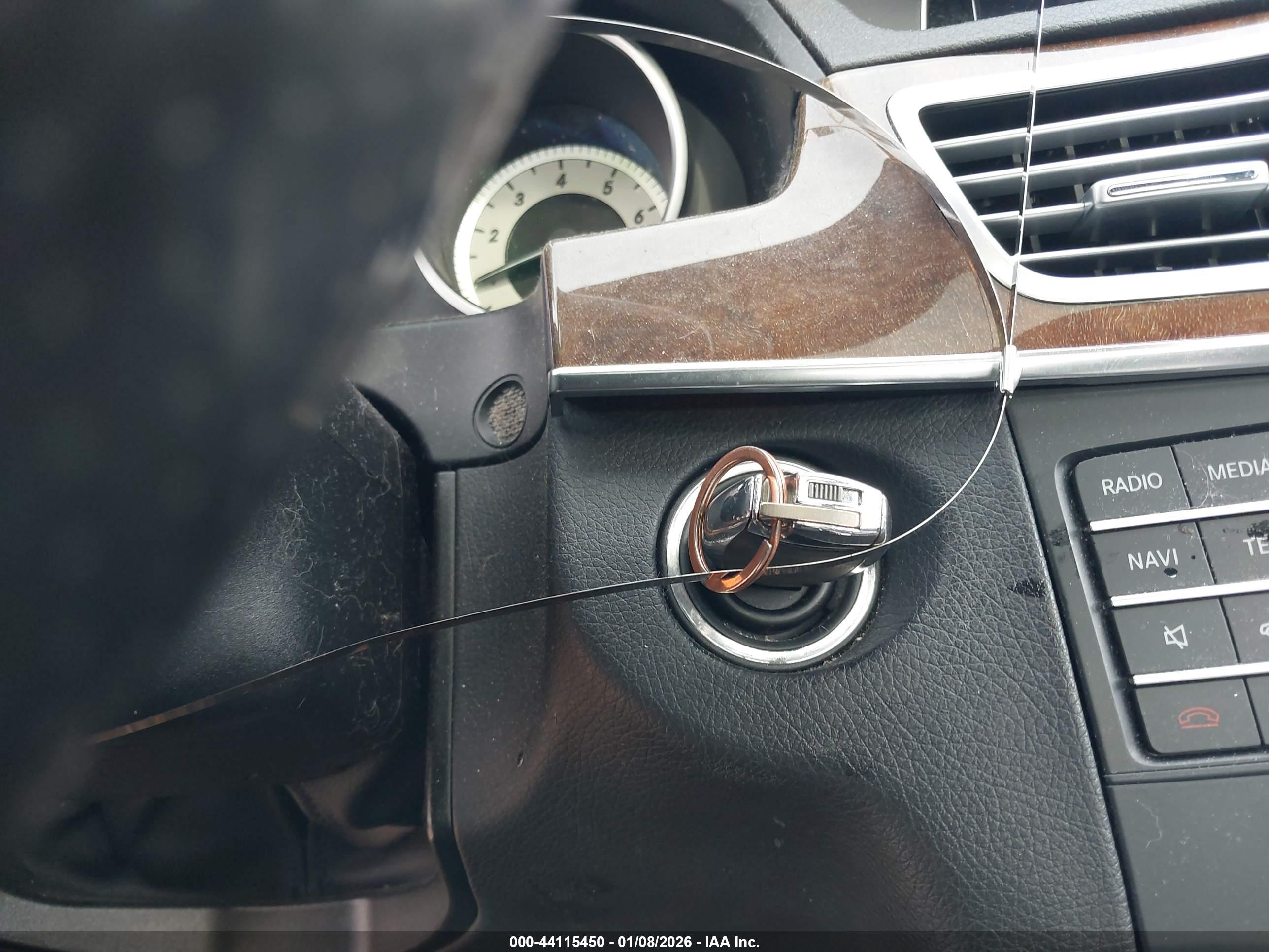MERCEDES-BENZ E image 11