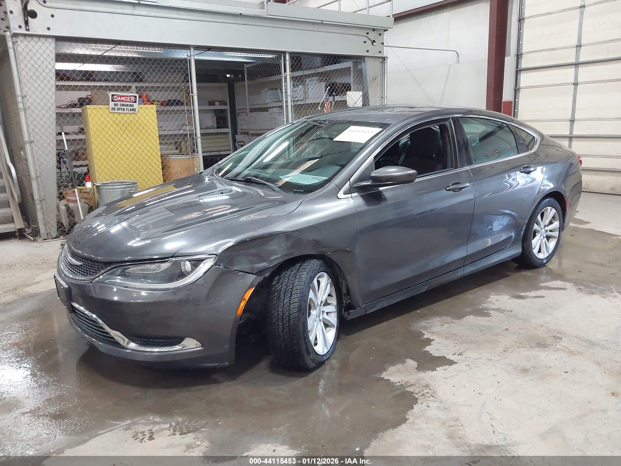 CHRYSLER 200 image 2