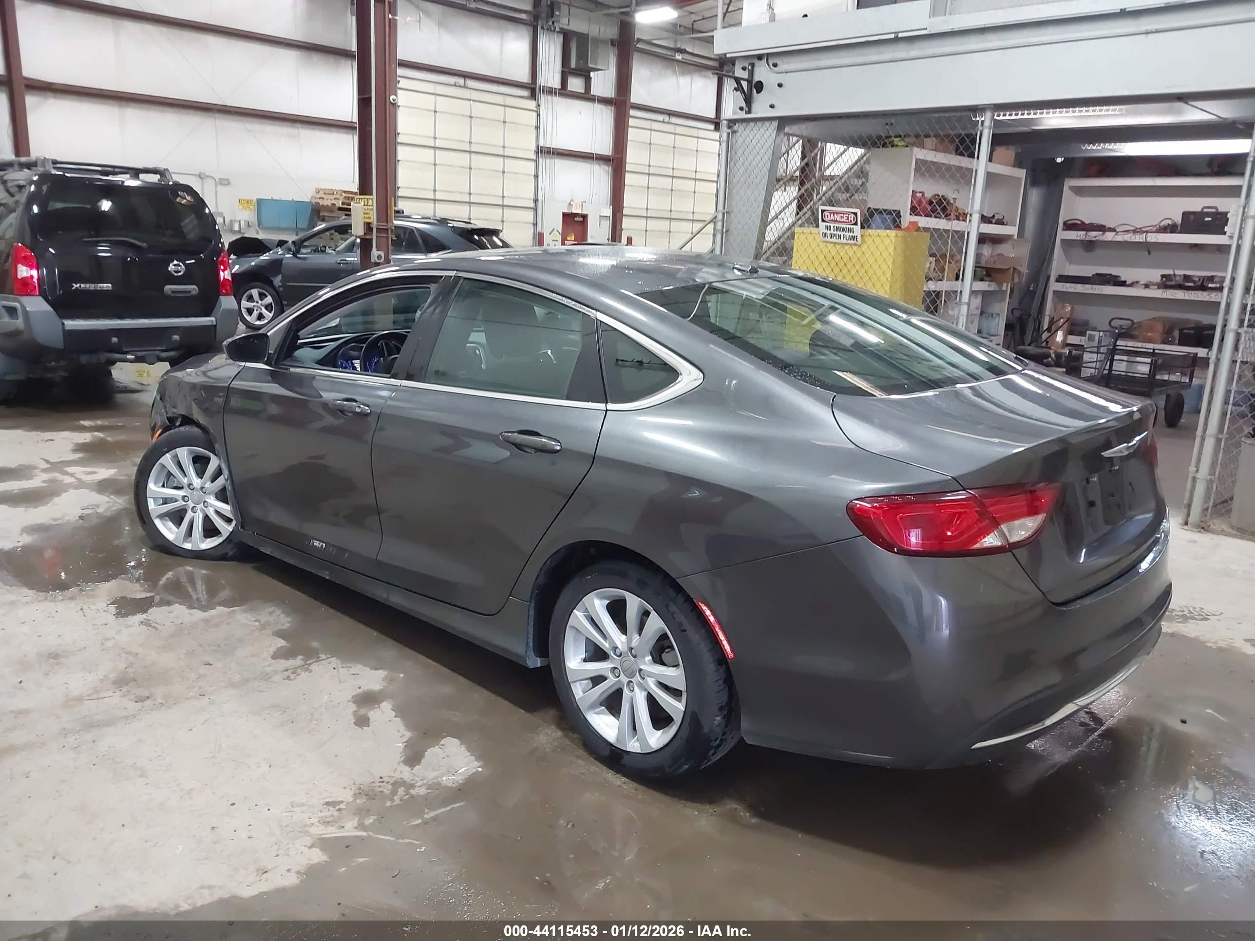 CHRYSLER 200 image 3