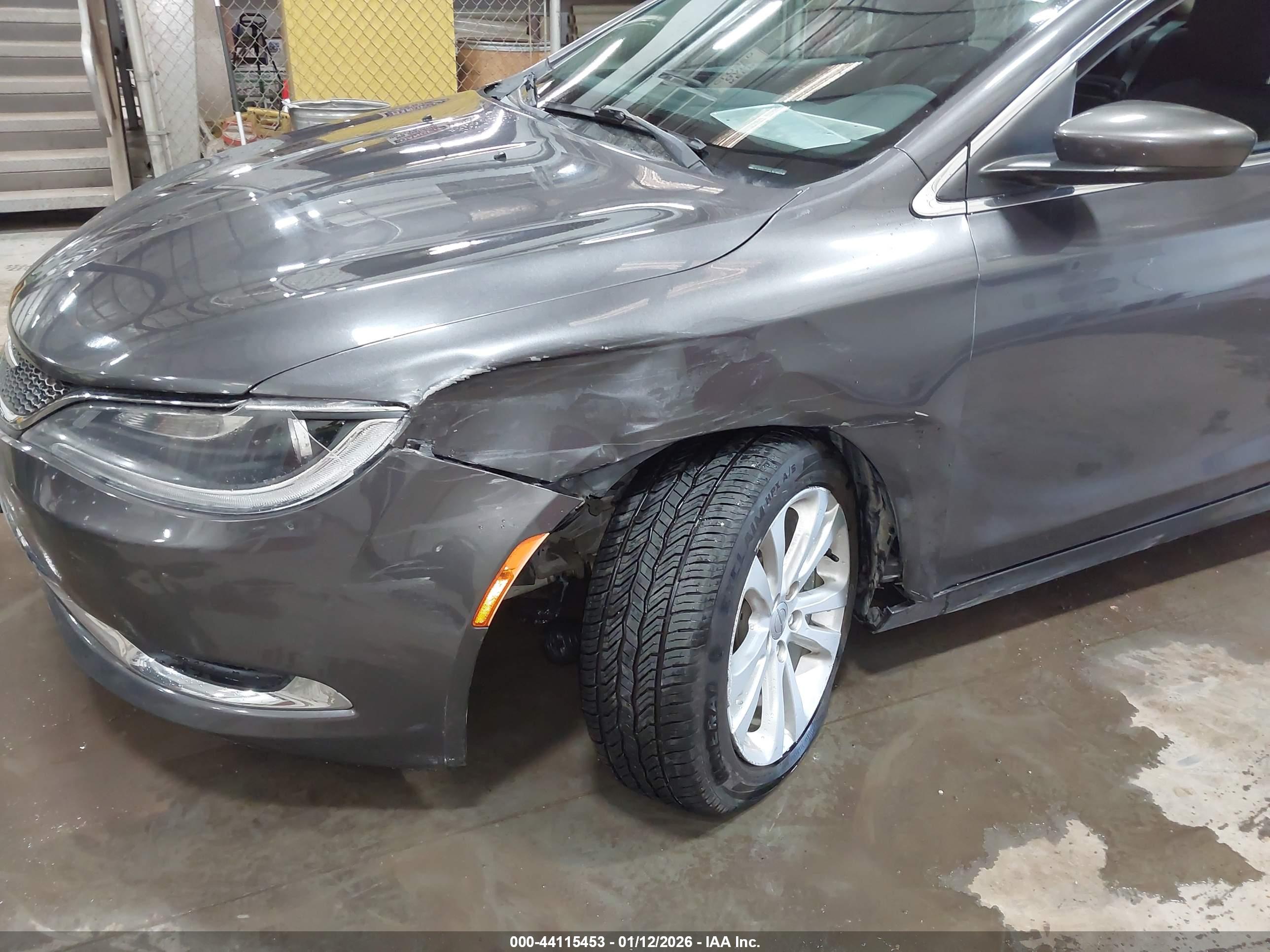 CHRYSLER 200 image 6