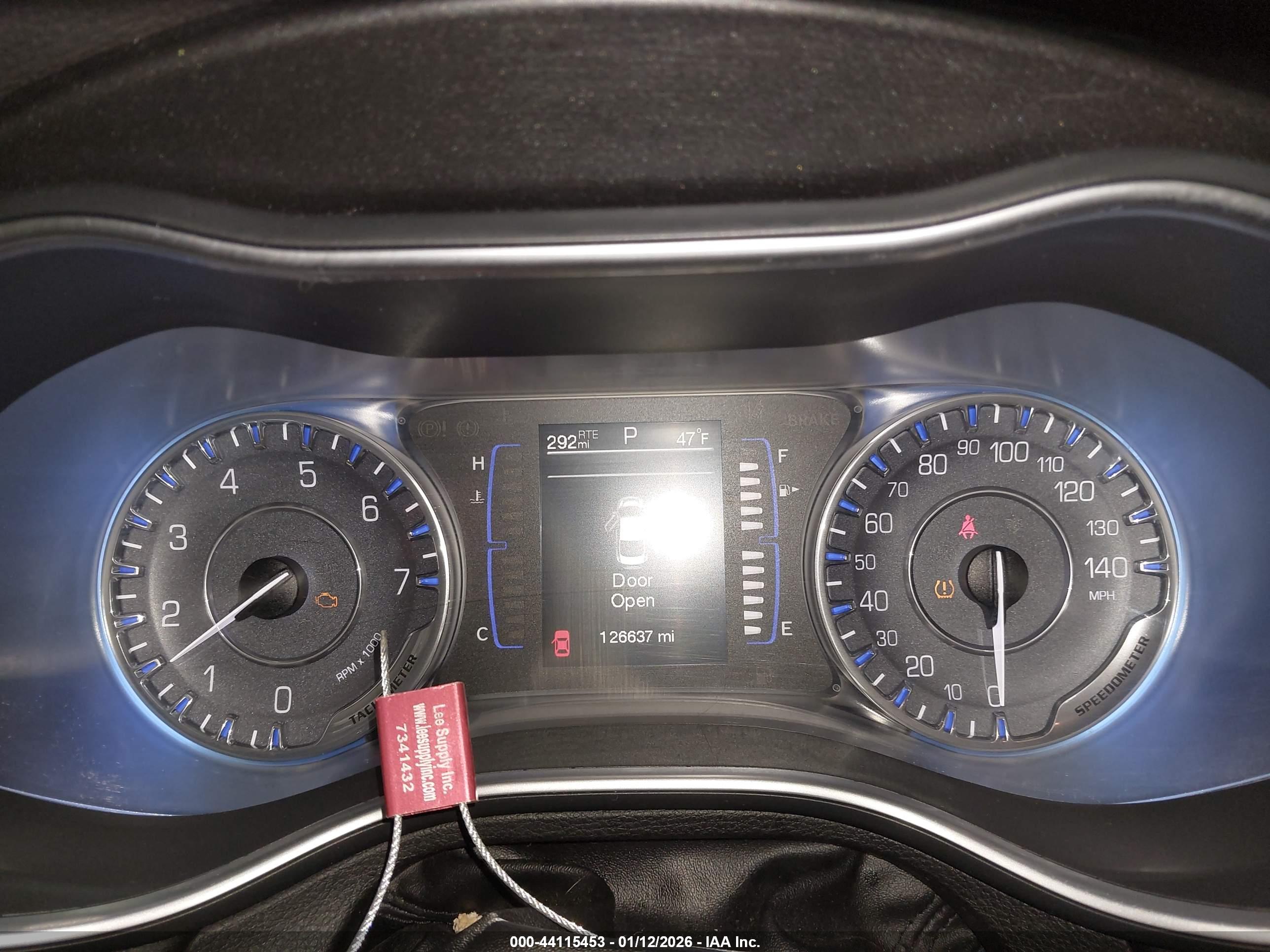 CHRYSLER 200 image 7