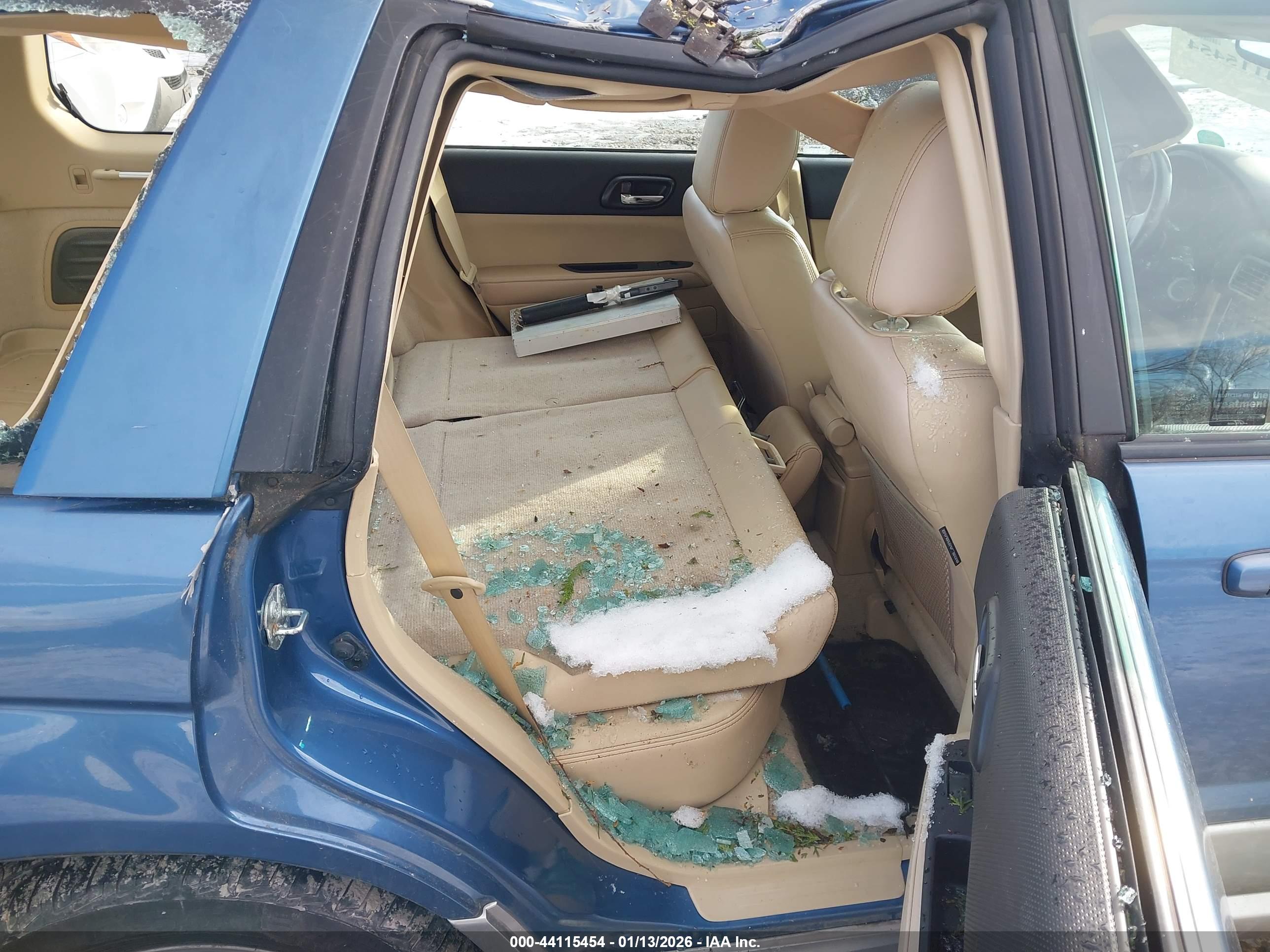 SUBARU FORESTER image 8