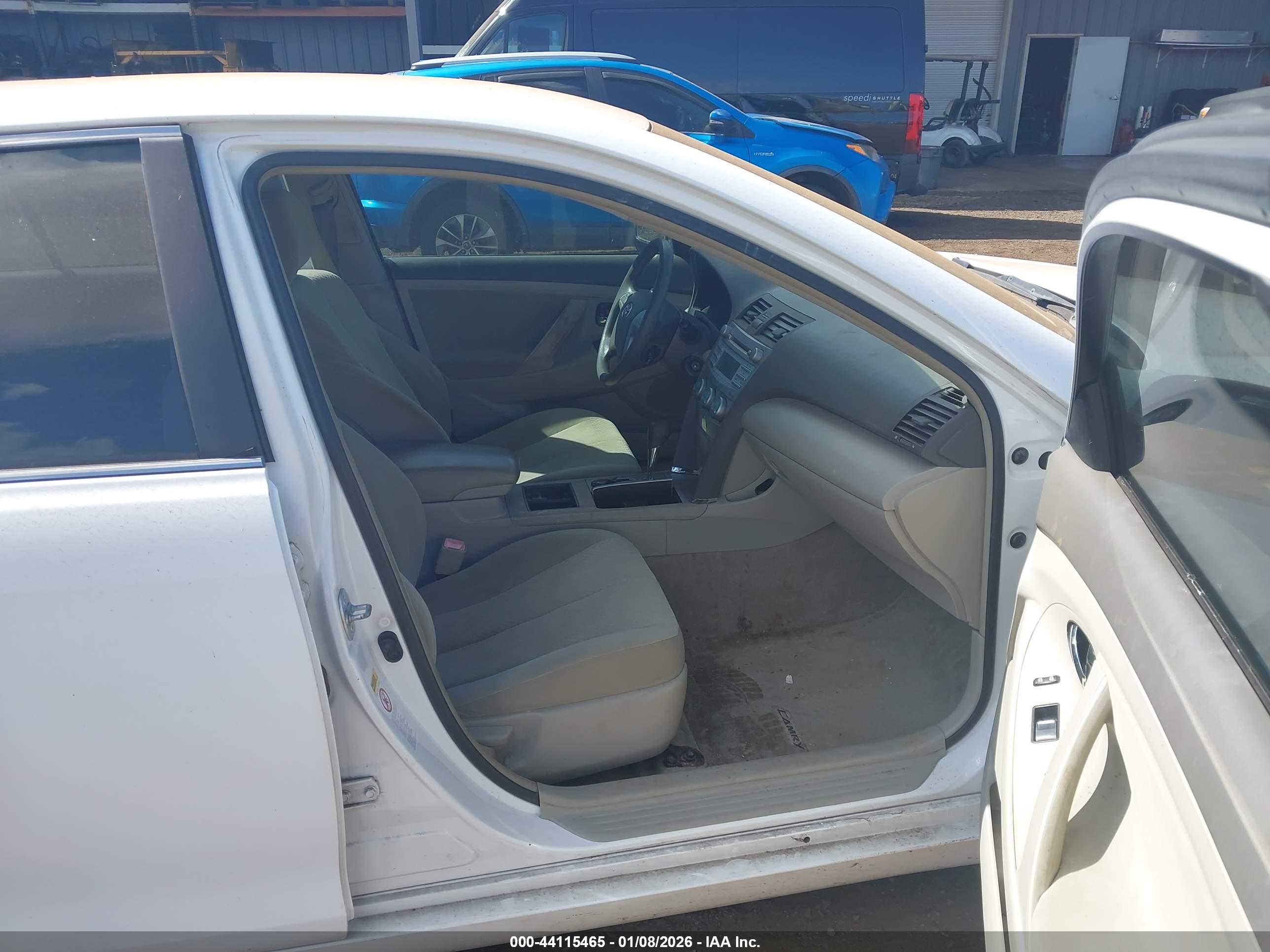 TOYOTA CAMRY image 5
