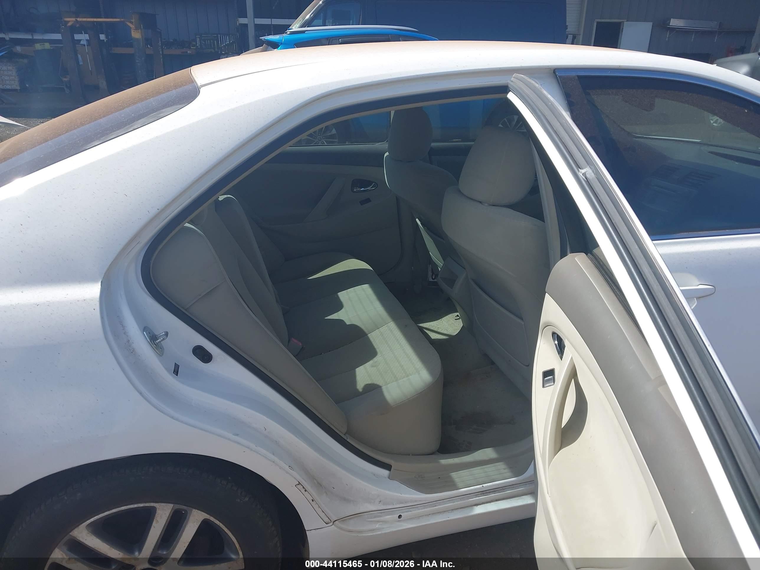 TOYOTA CAMRY image 8