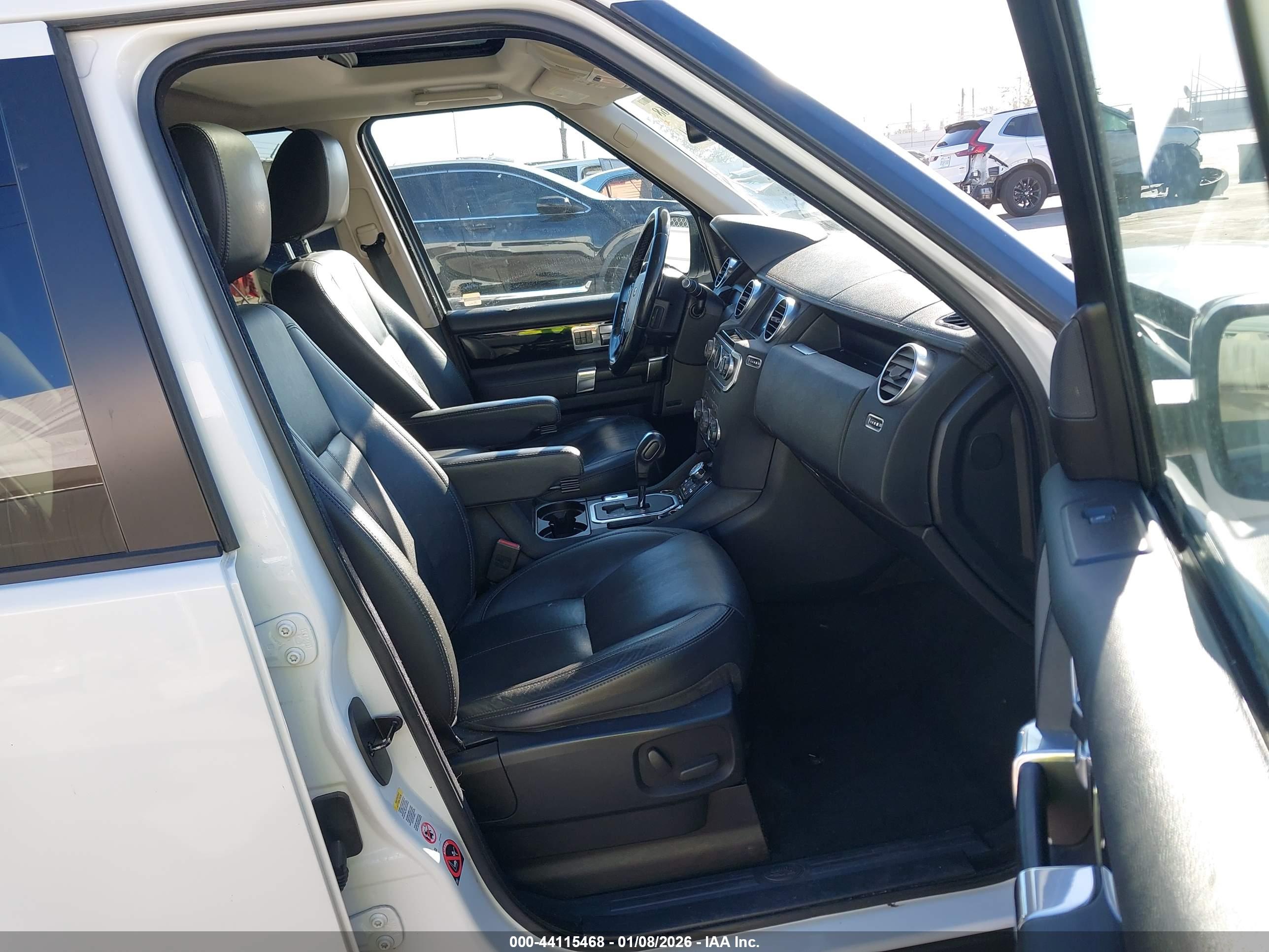 LAND ROVER image 5