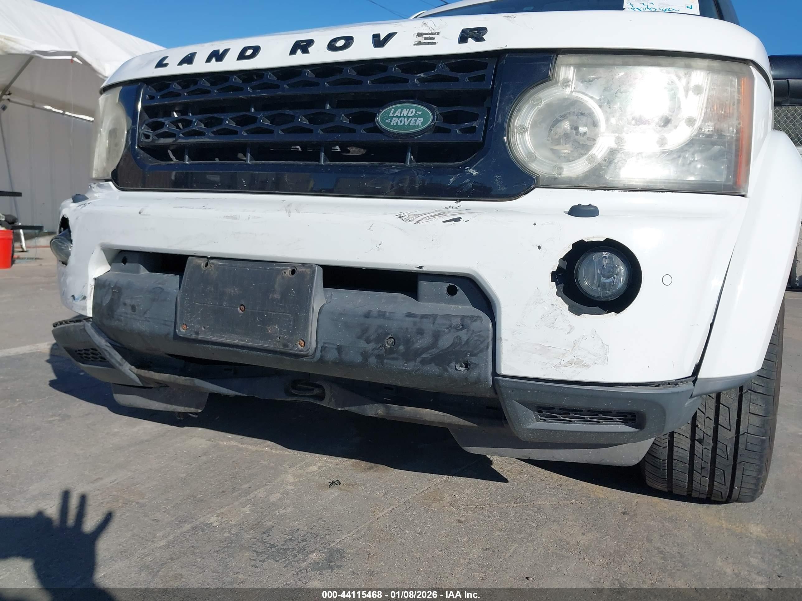 LAND ROVER image 6