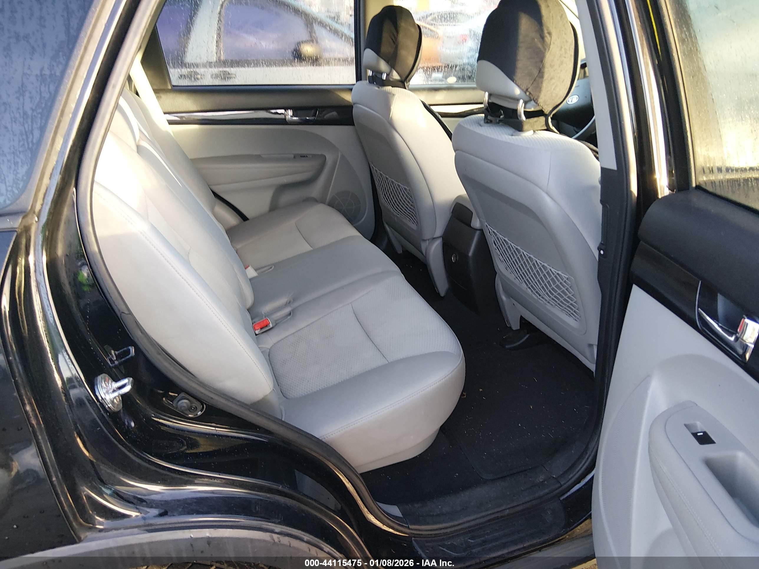 KIA SORENTO image 8