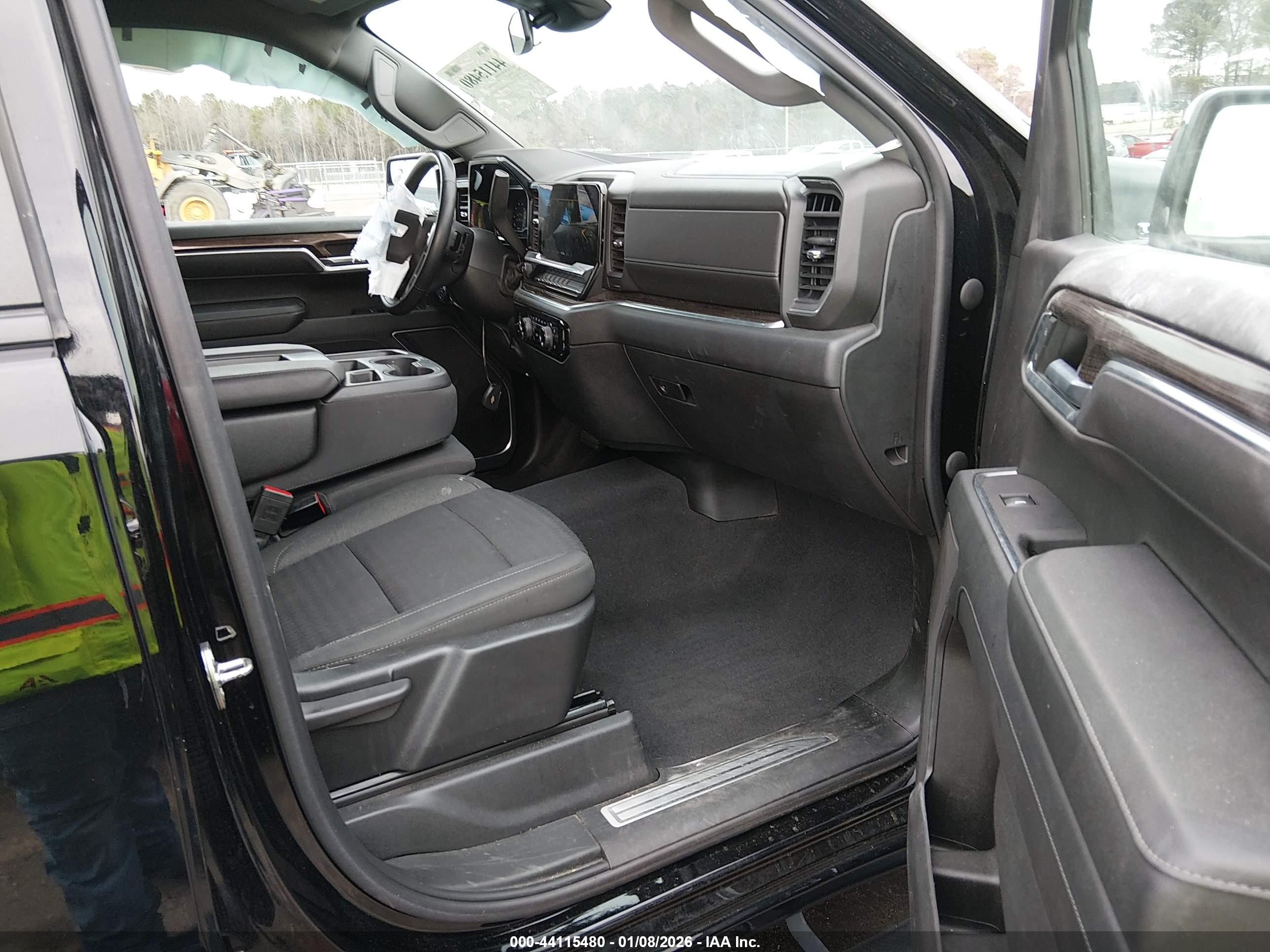 CHEVROLET SILVERADO image 5