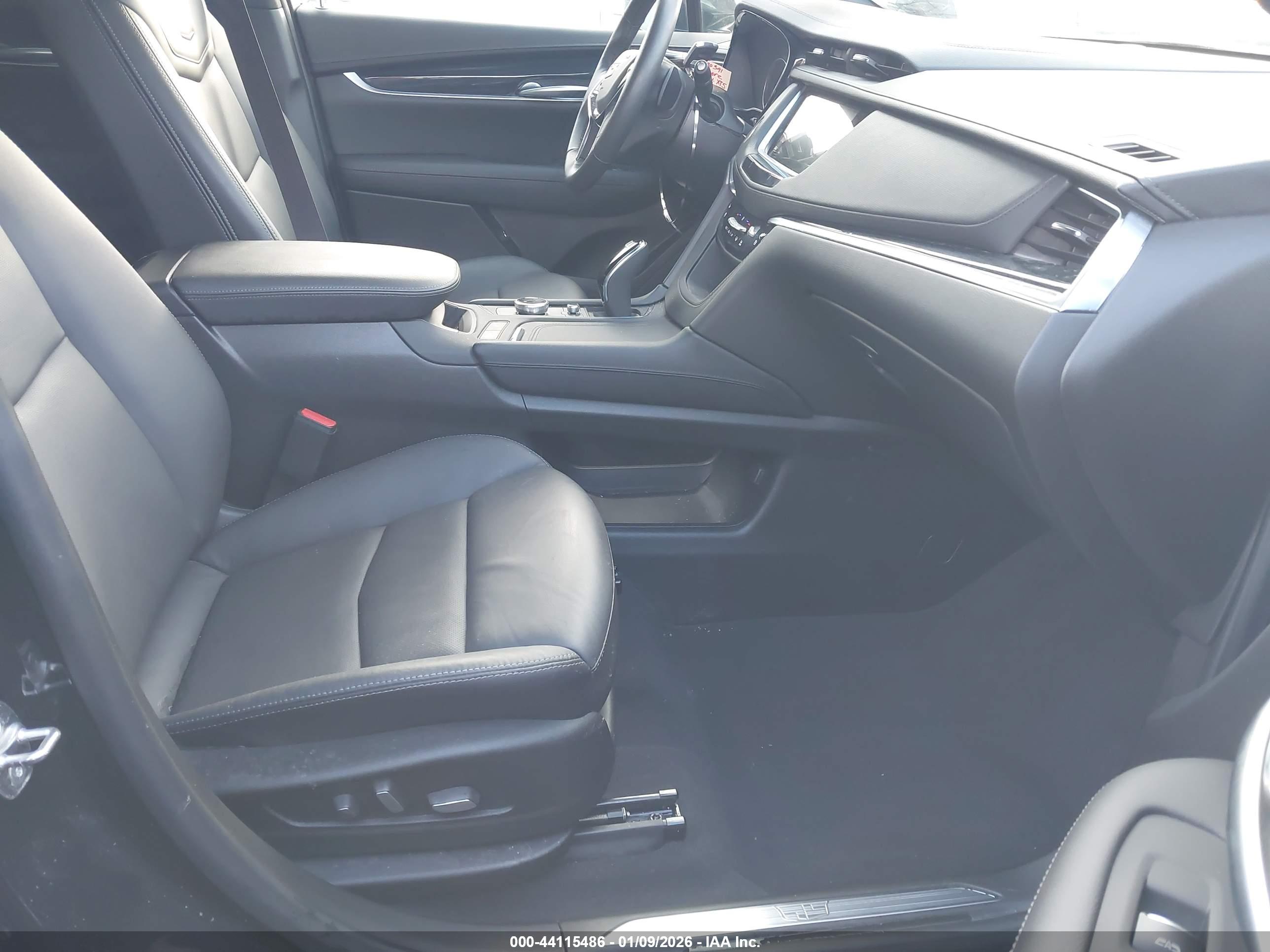 CADILLAC XT5 image 5
