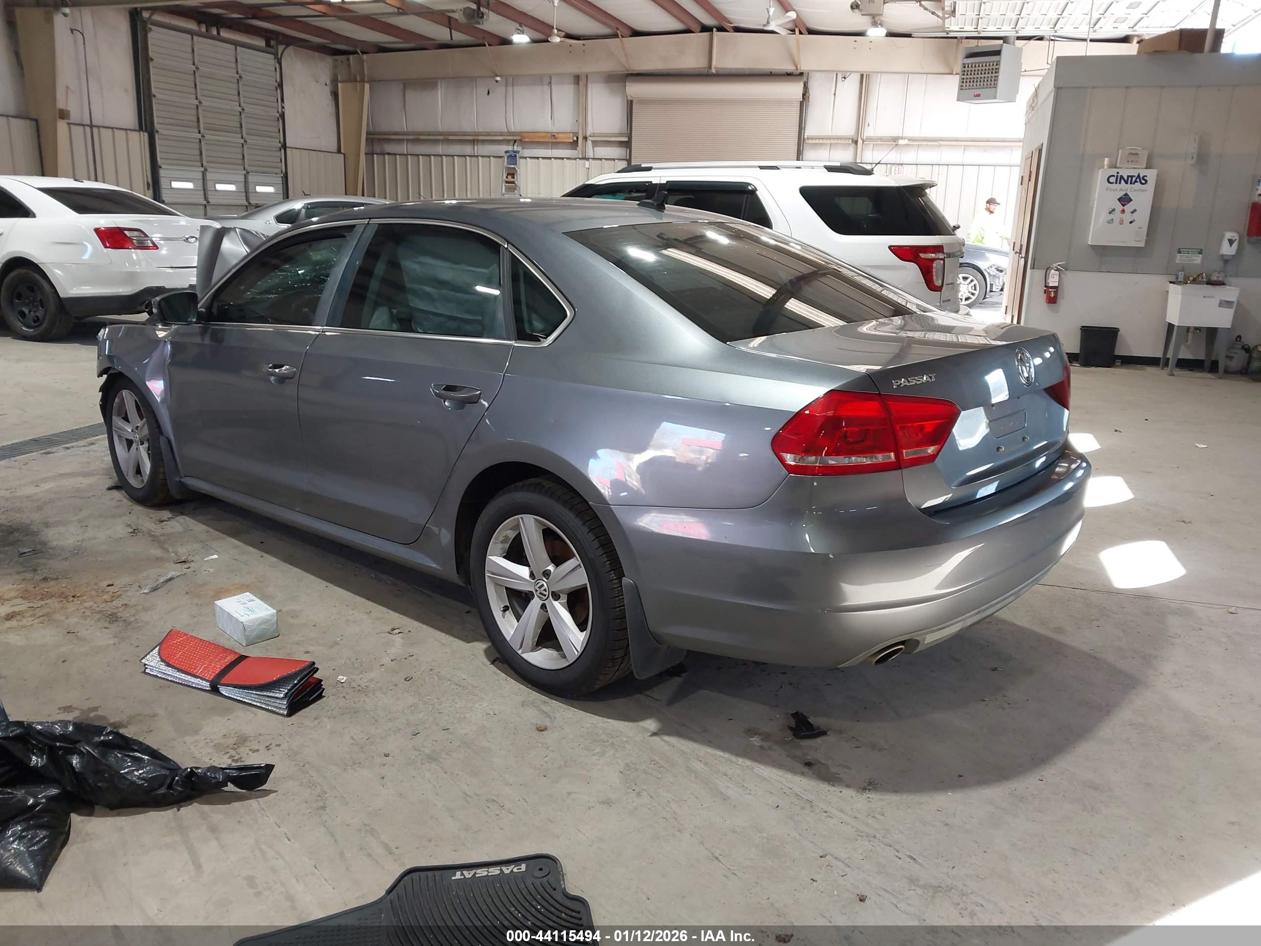 VOLKSWAGEN PASSAT image 3