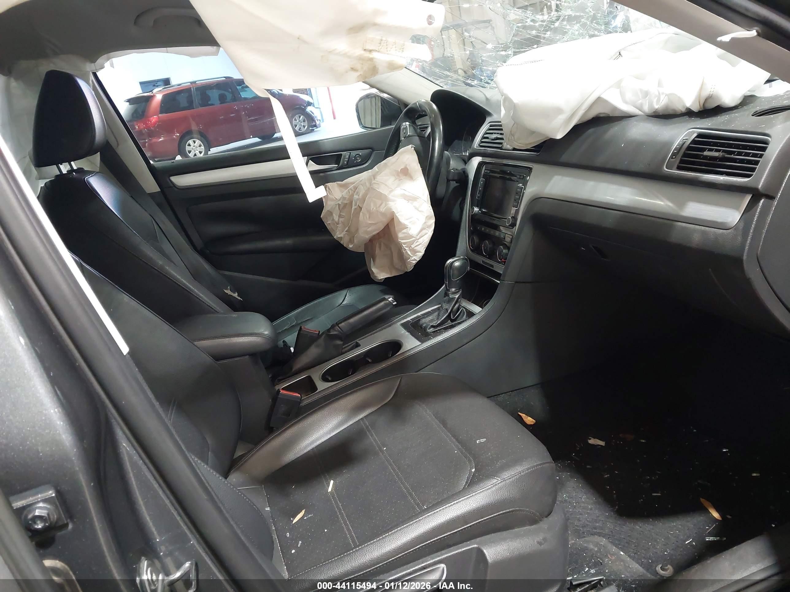 VOLKSWAGEN PASSAT image 5