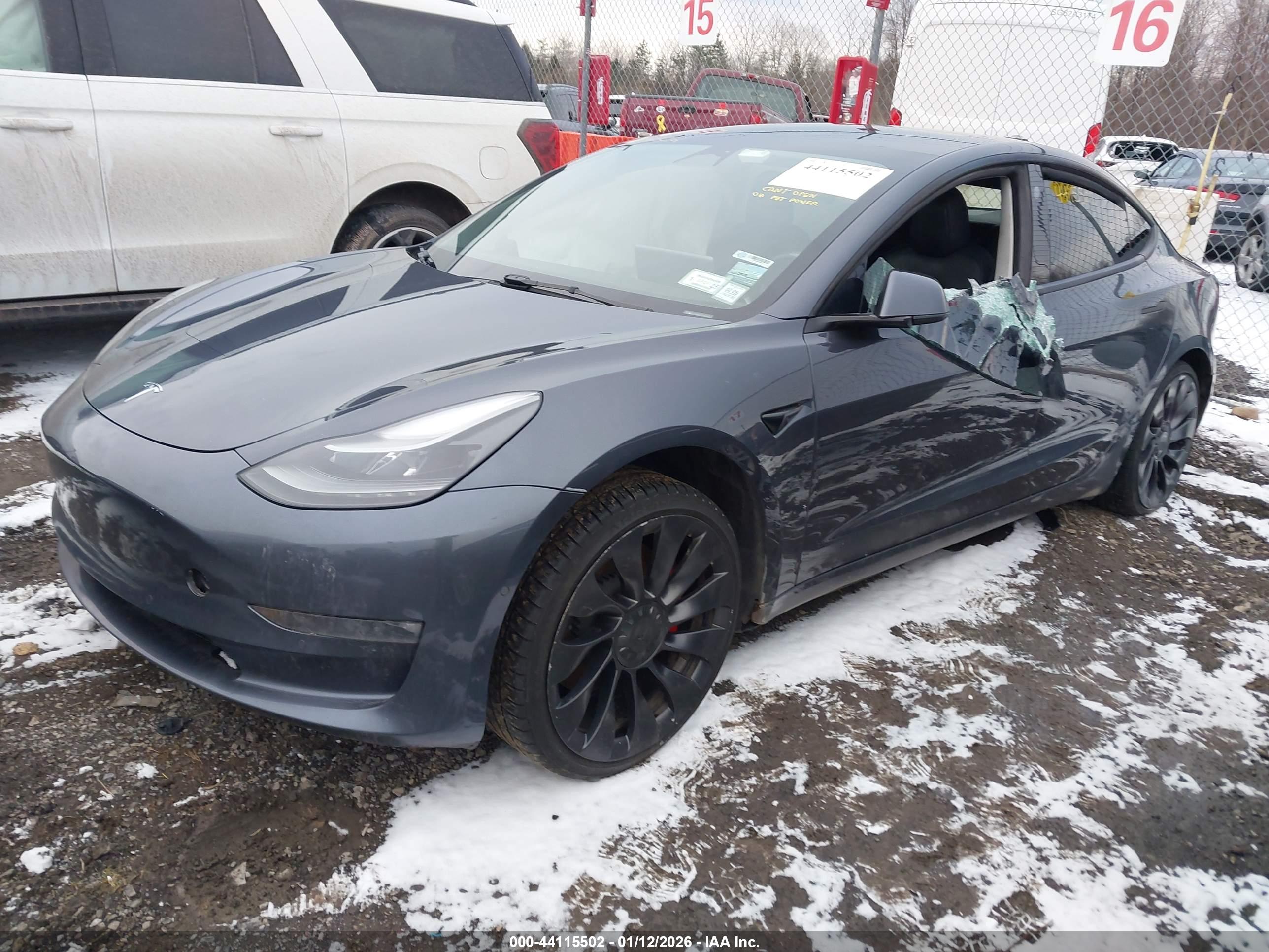 TESLA MODEL image 2