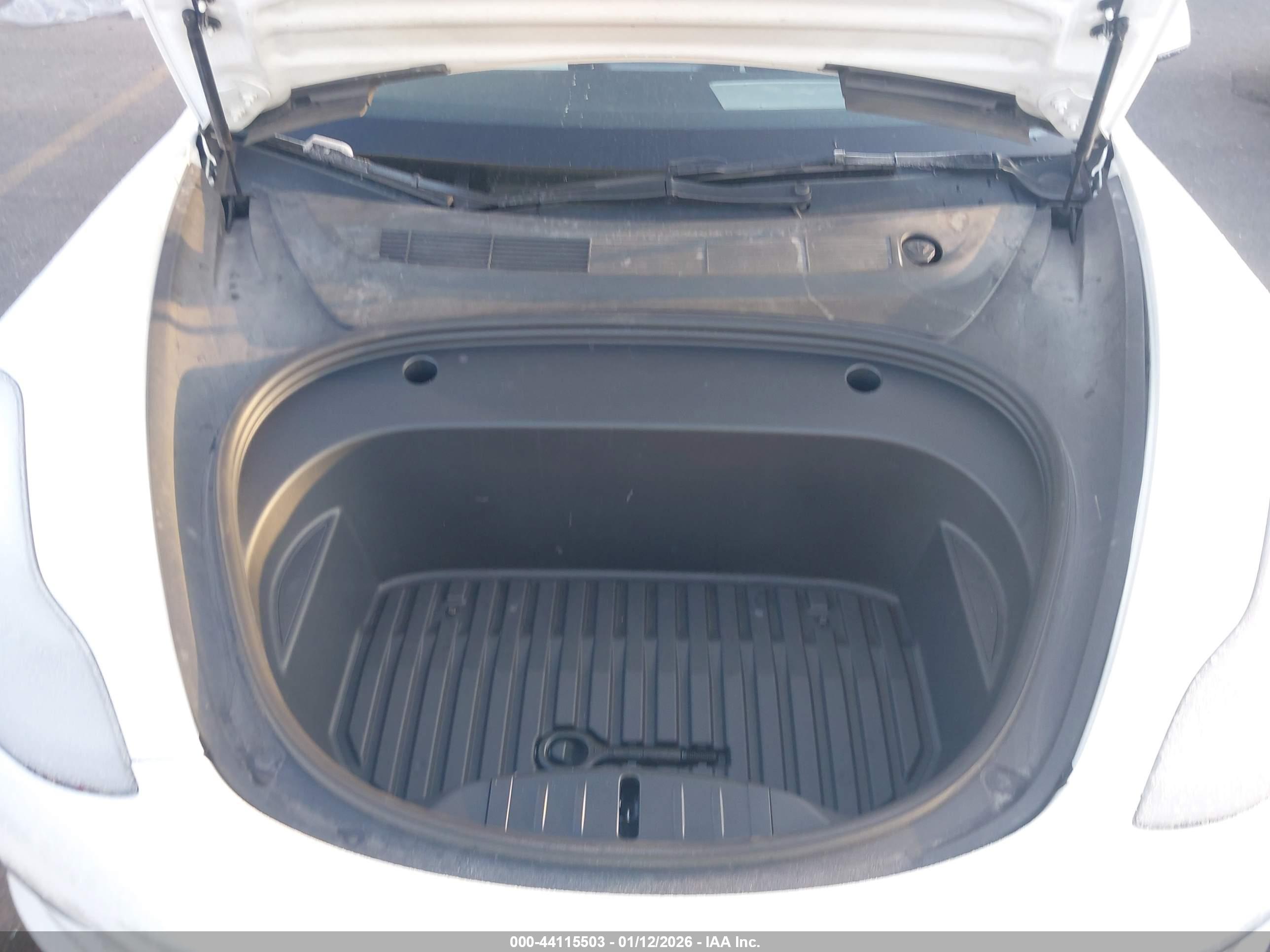 TESLA MODEL image 10