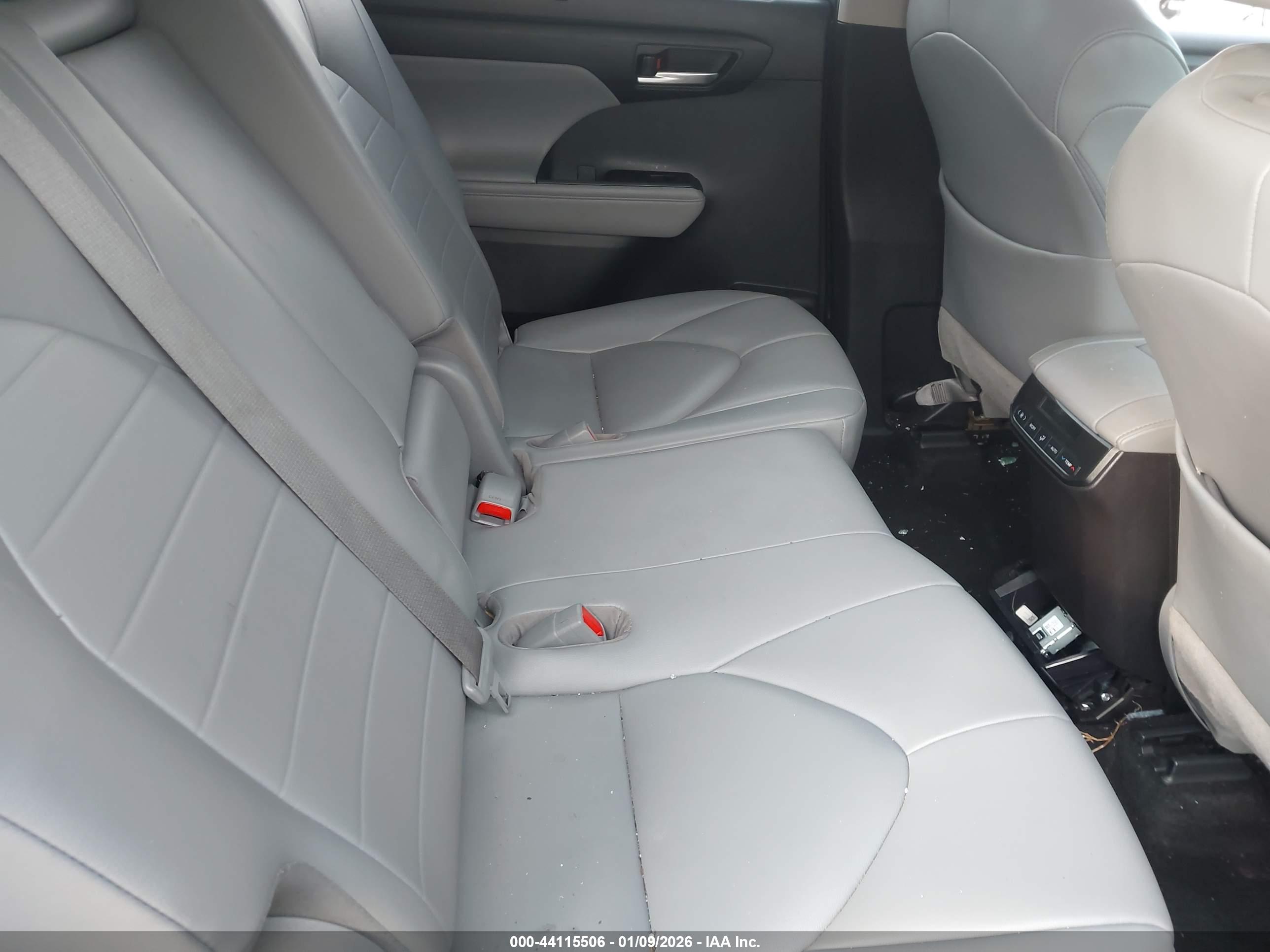TOYOTA HIGHLANDER image 8