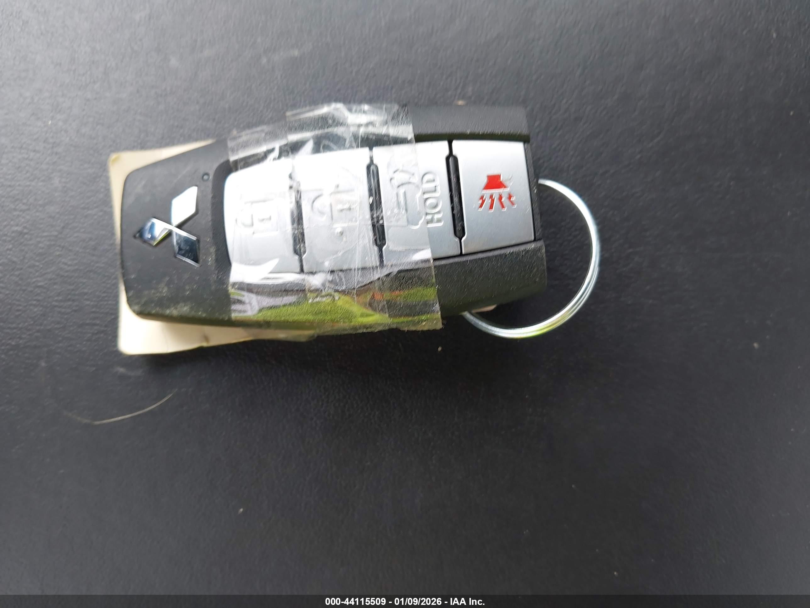 MITSUBISHI OUTLANDER image 11