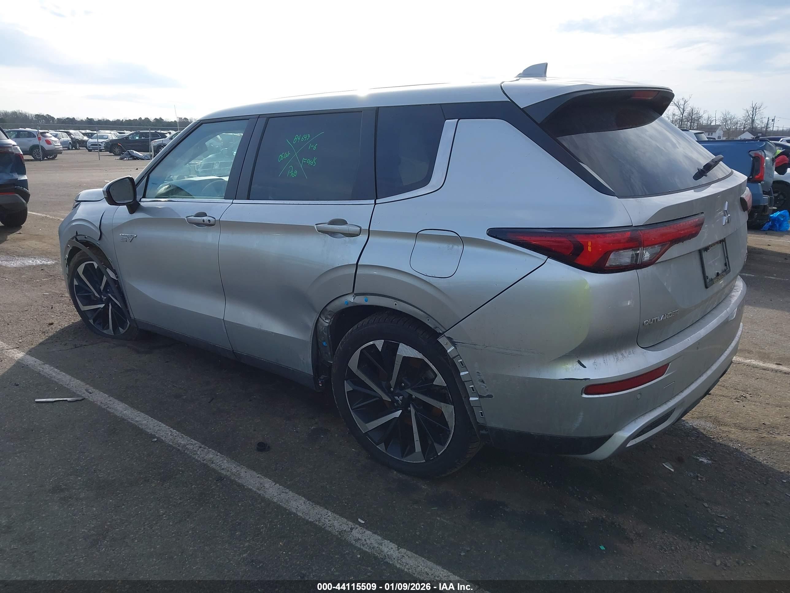 MITSUBISHI OUTLANDER image 3