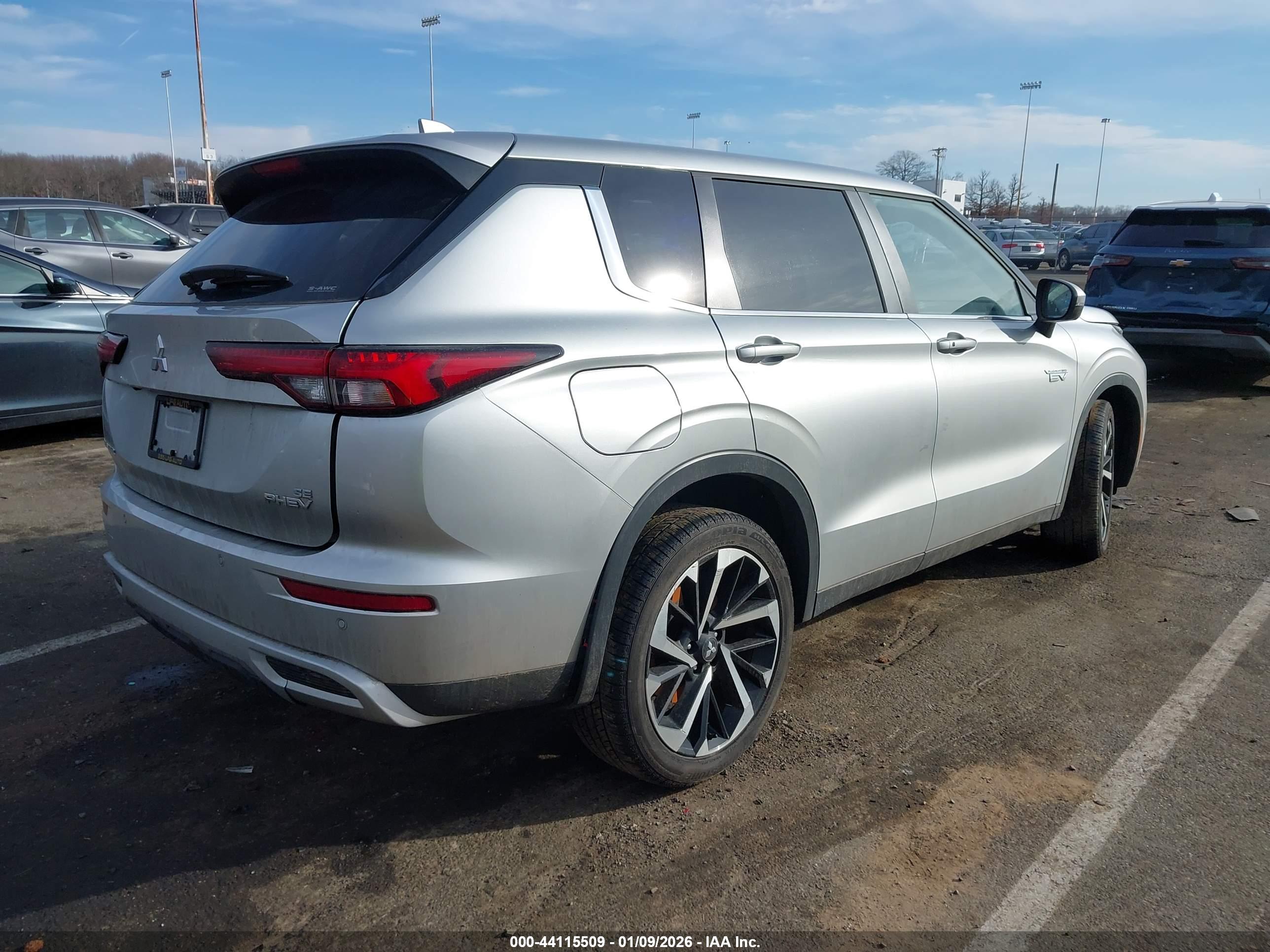 MITSUBISHI OUTLANDER image 4