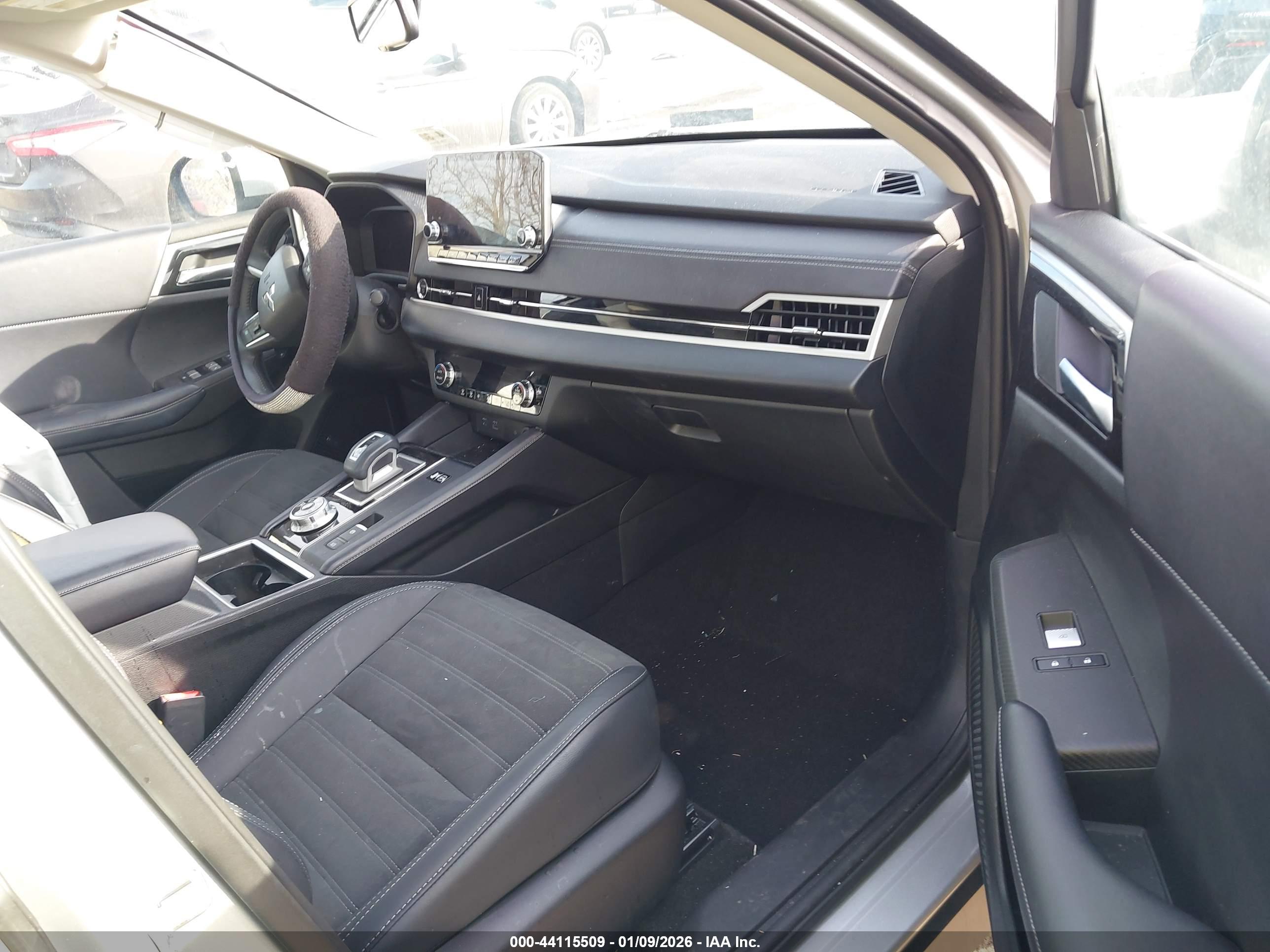 MITSUBISHI OUTLANDER image 5