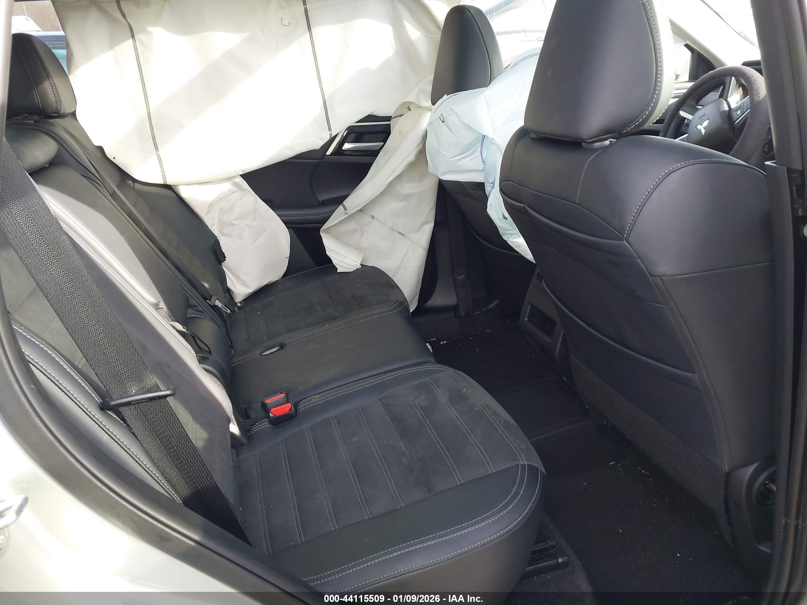 MITSUBISHI OUTLANDER image 8