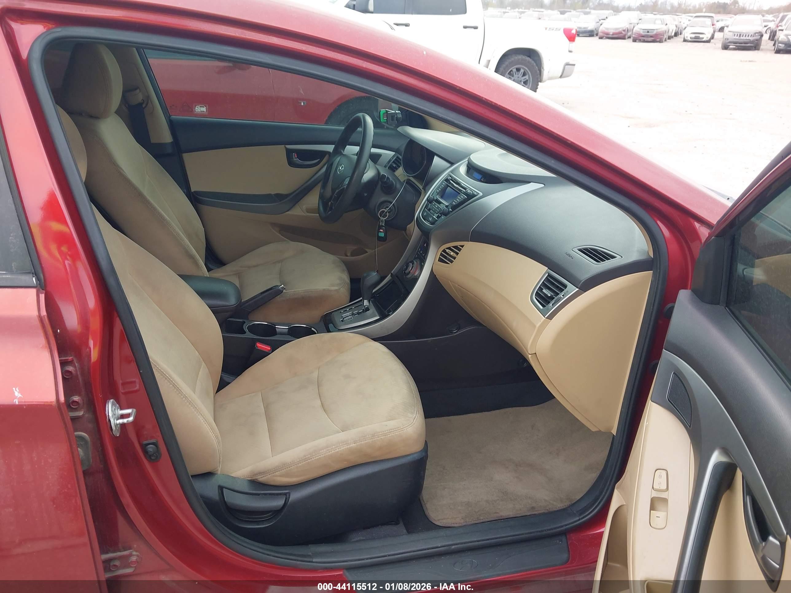 HYUNDAI ELANTRA image 5