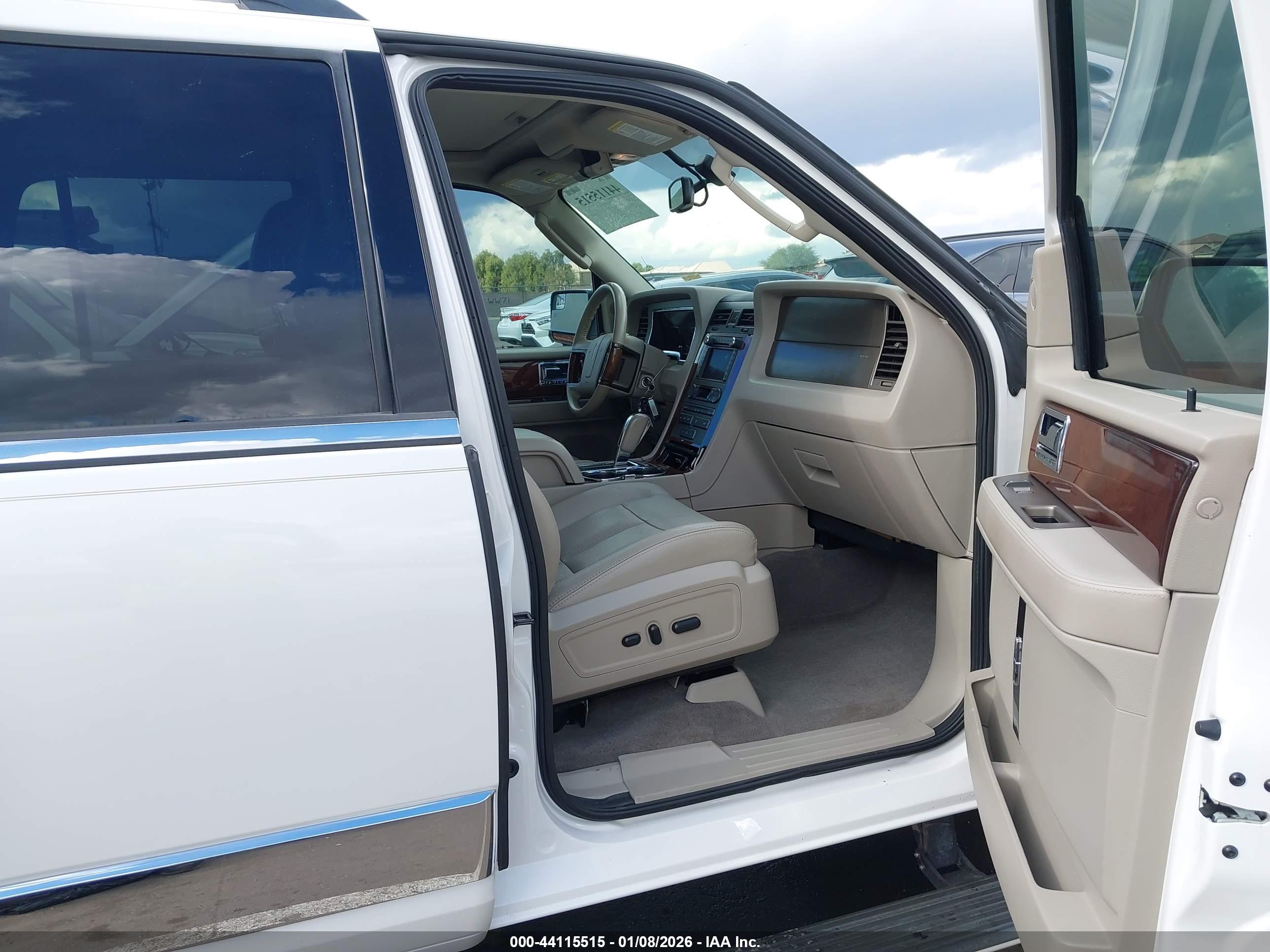 LINCOLN NAVIGATOR image 5