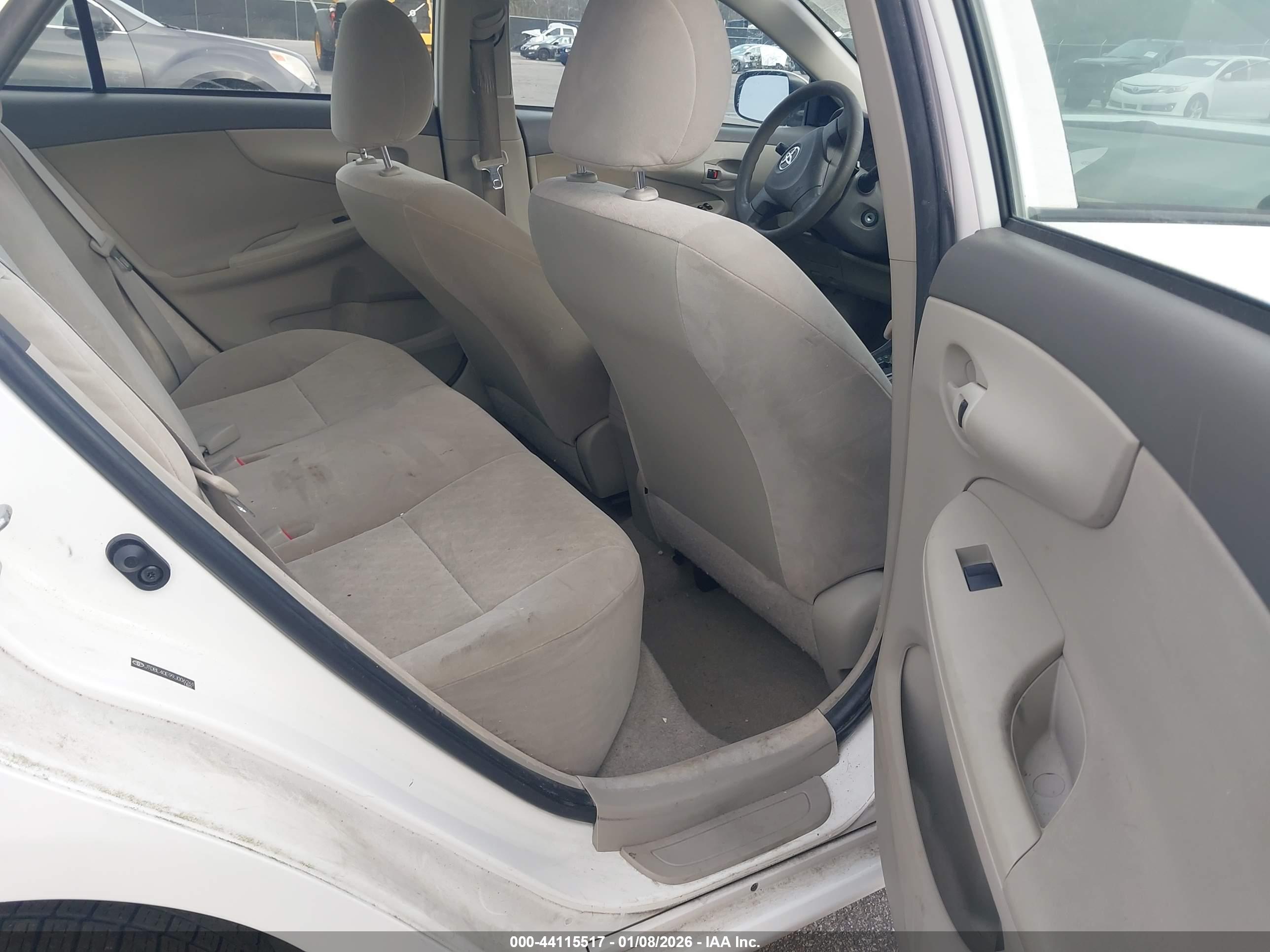 TOYOTA COROLLA image 8