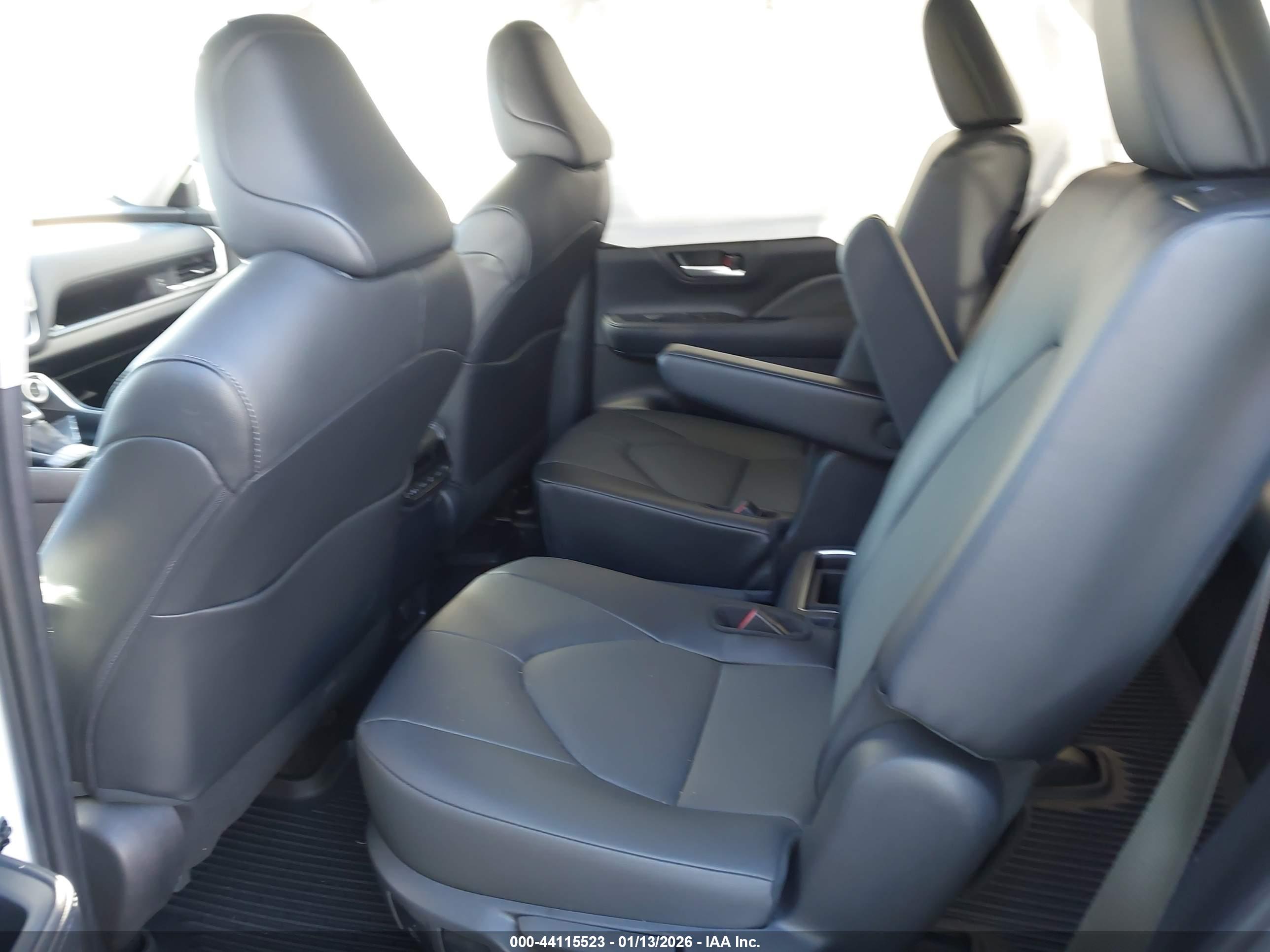 TOYOTA GRAND image 8
