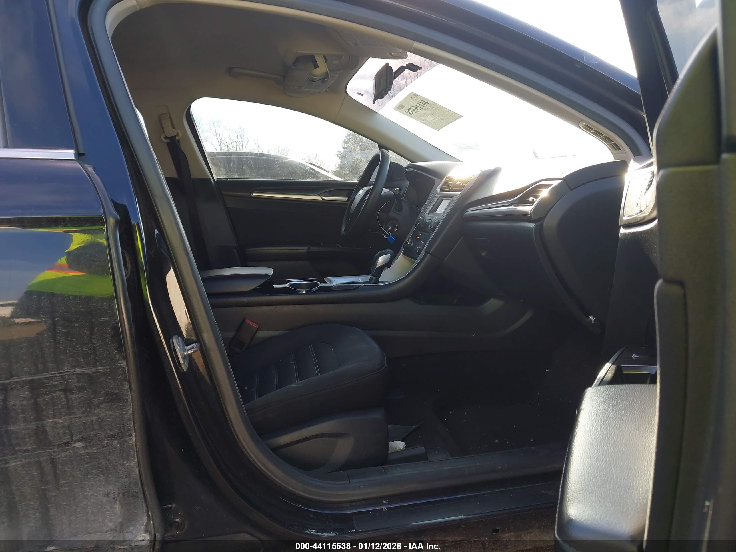 FORD FUSION image 5