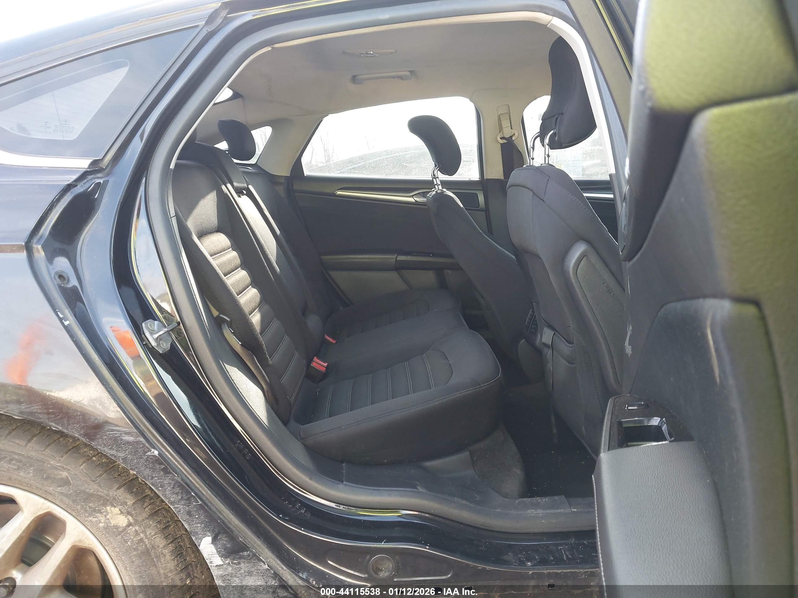 FORD FUSION image 8