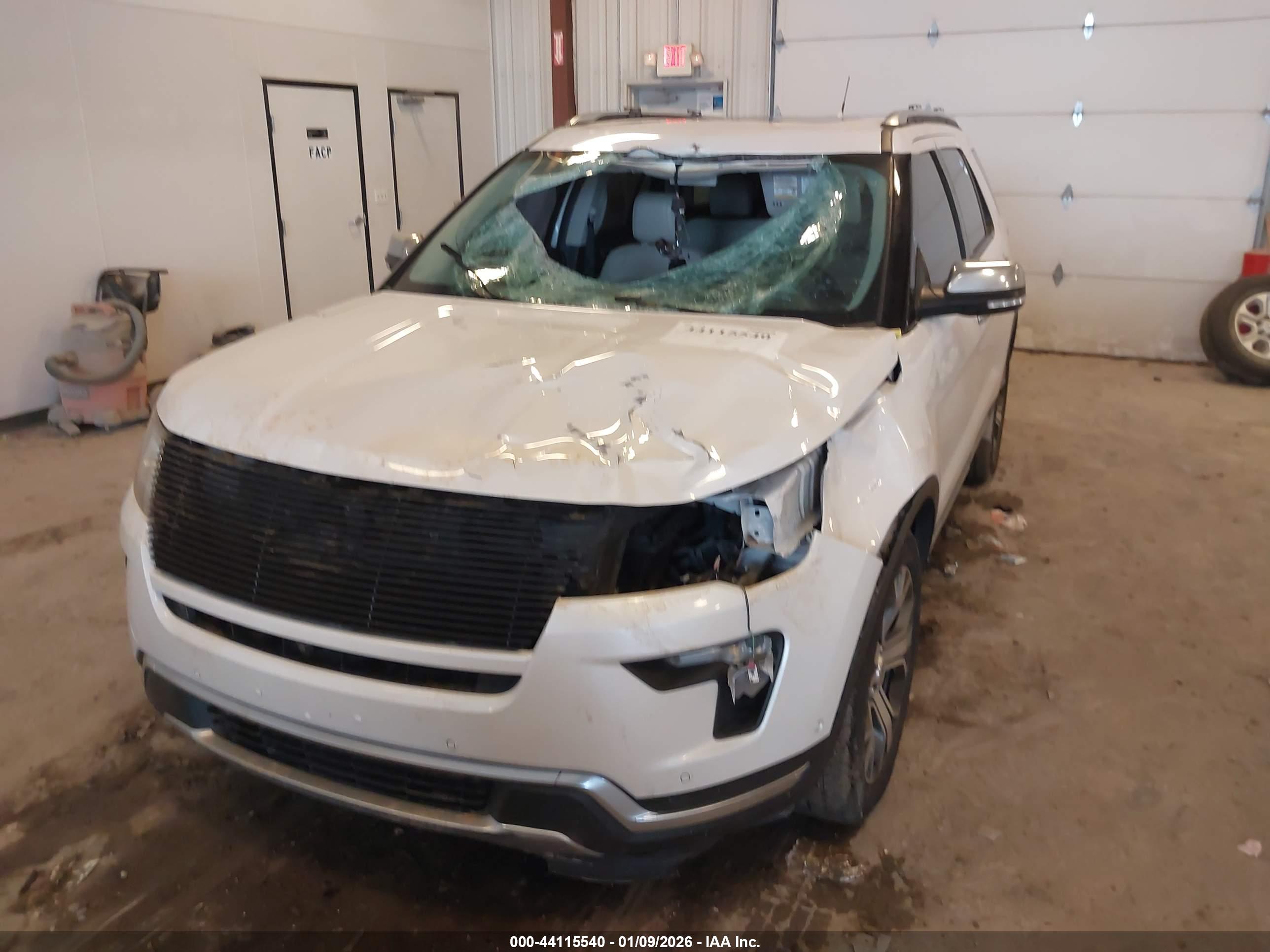 FORD EXPLORER image 6