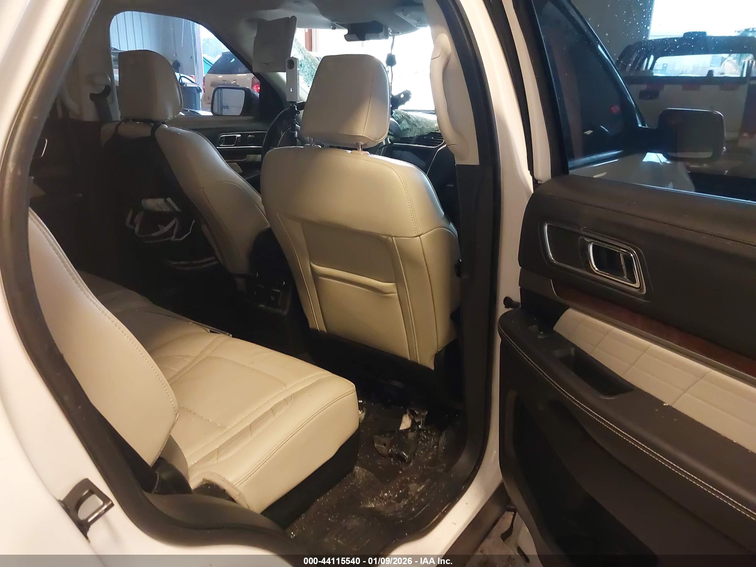 FORD EXPLORER image 8
