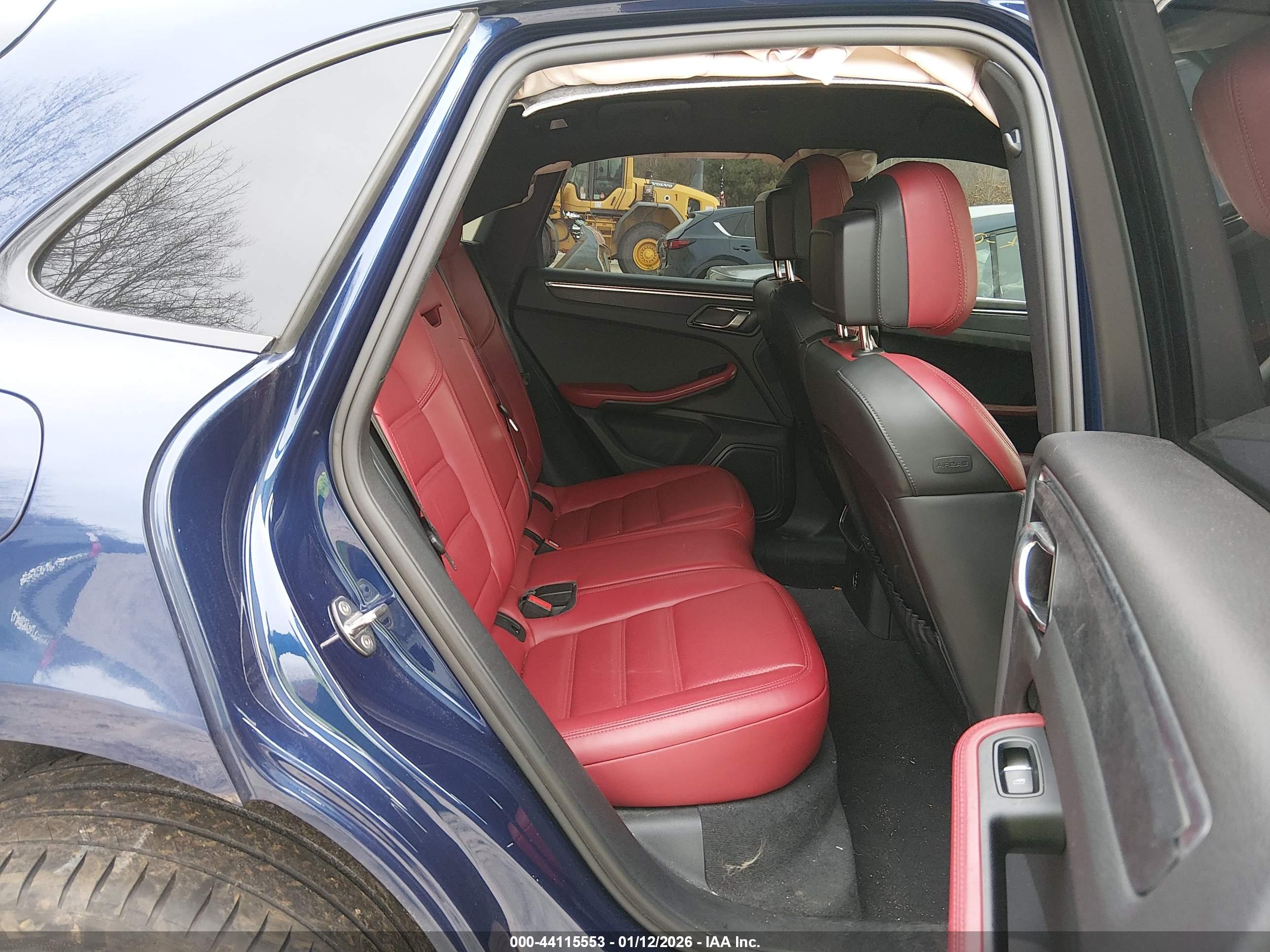 PORSCHE MACAN image 8
