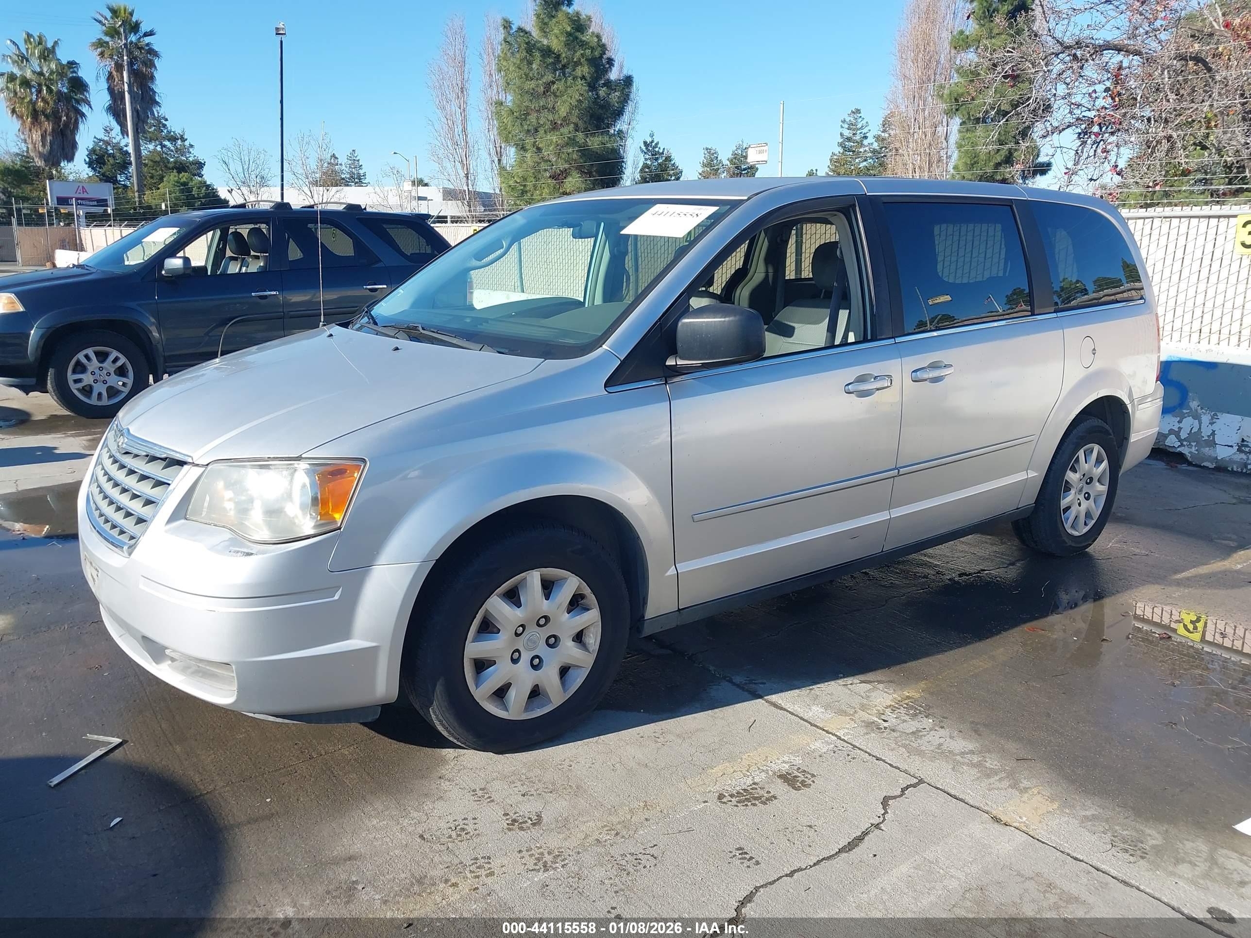 CHRYSLER TOWN image 2