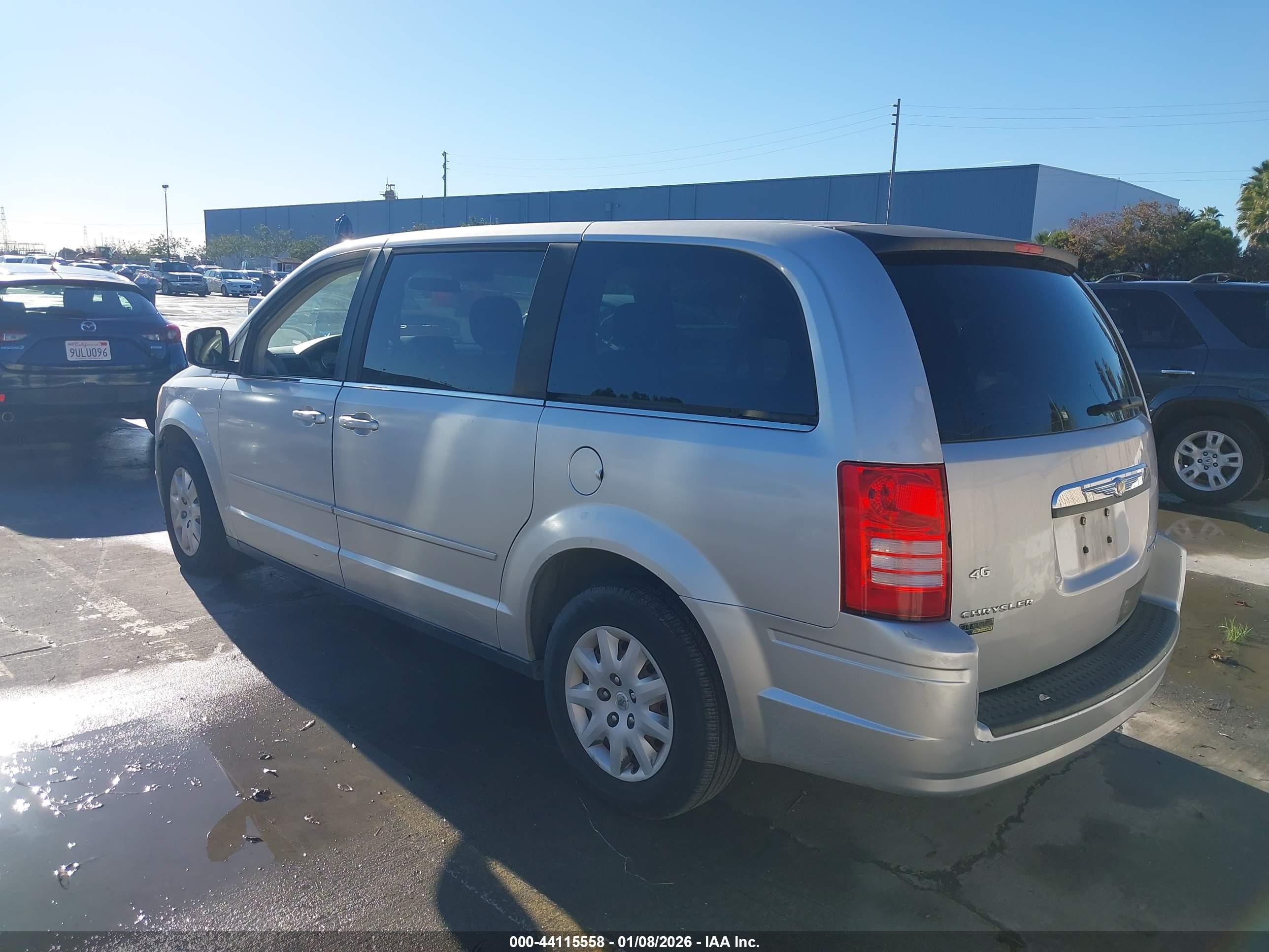 CHRYSLER TOWN image 3