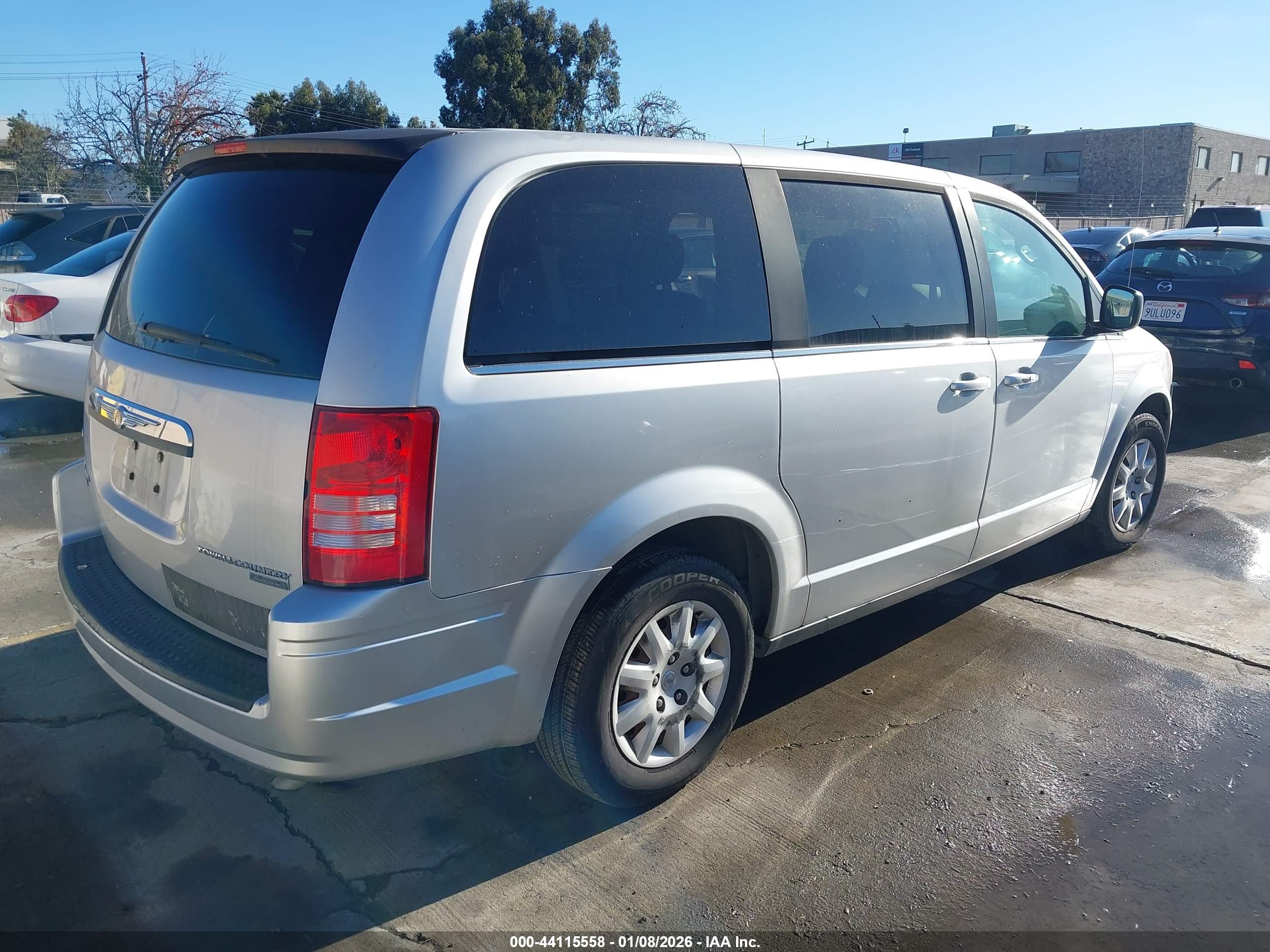 CHRYSLER TOWN image 4