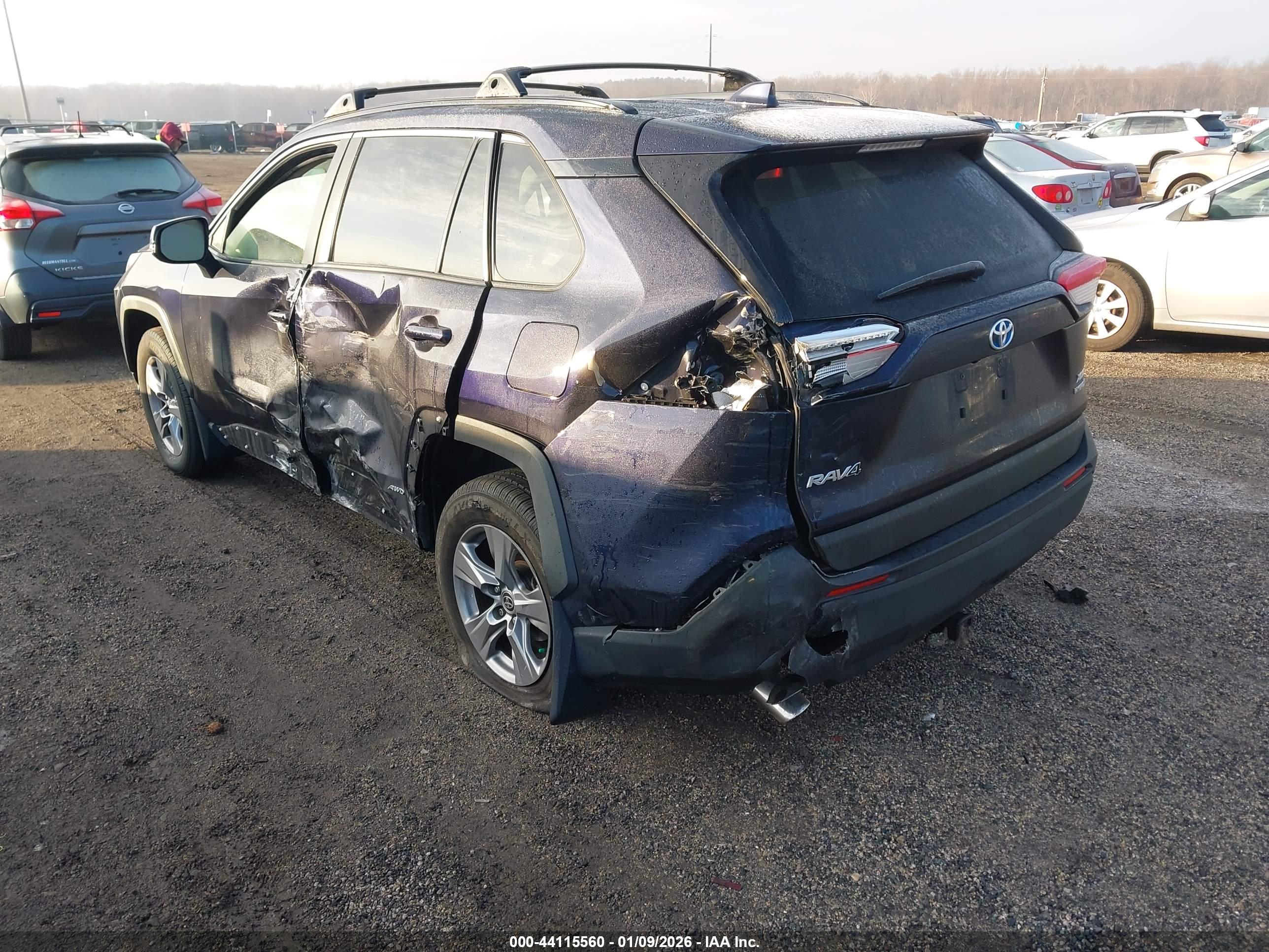 TOYOTA RAV4 image 3