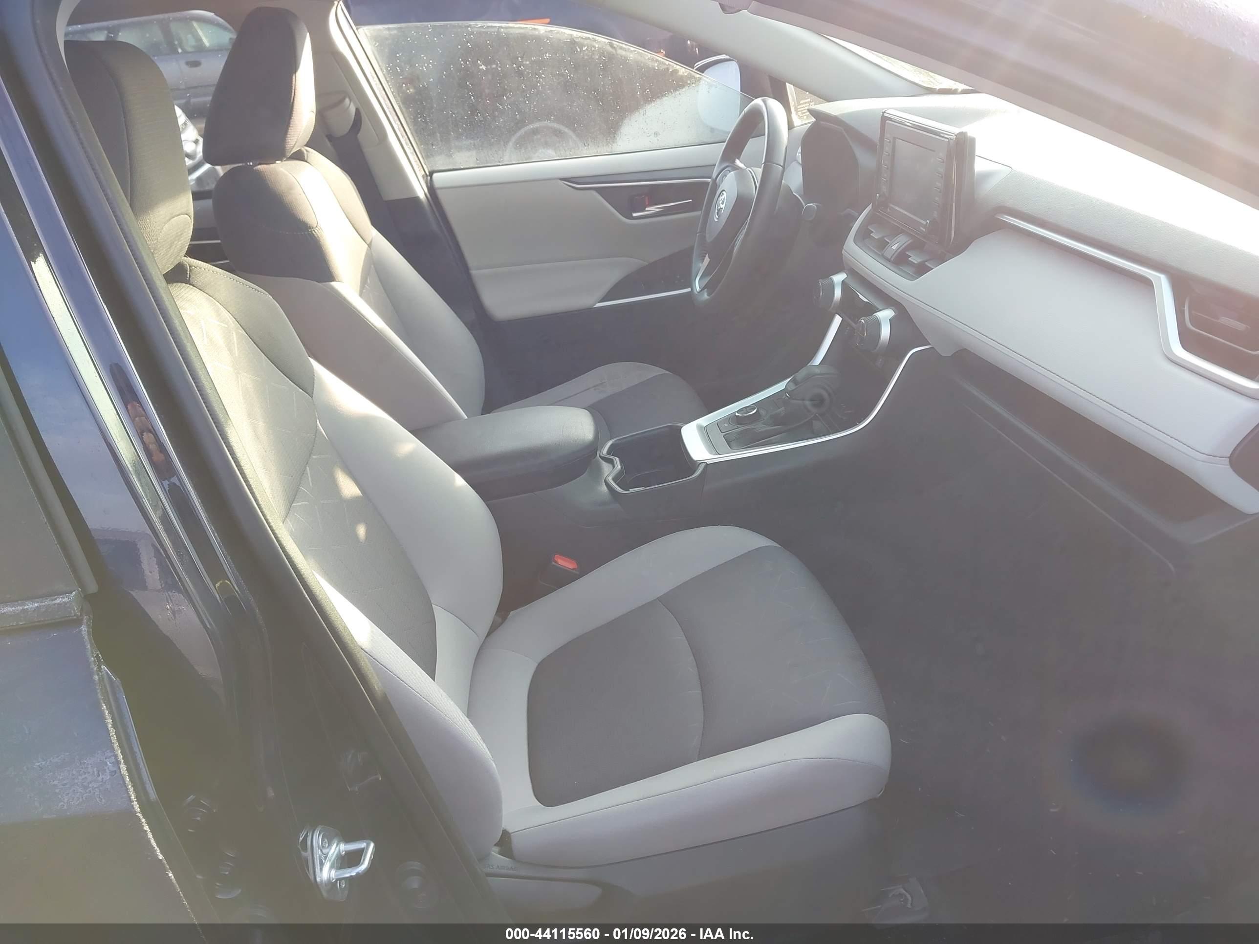 TOYOTA RAV4 image 5