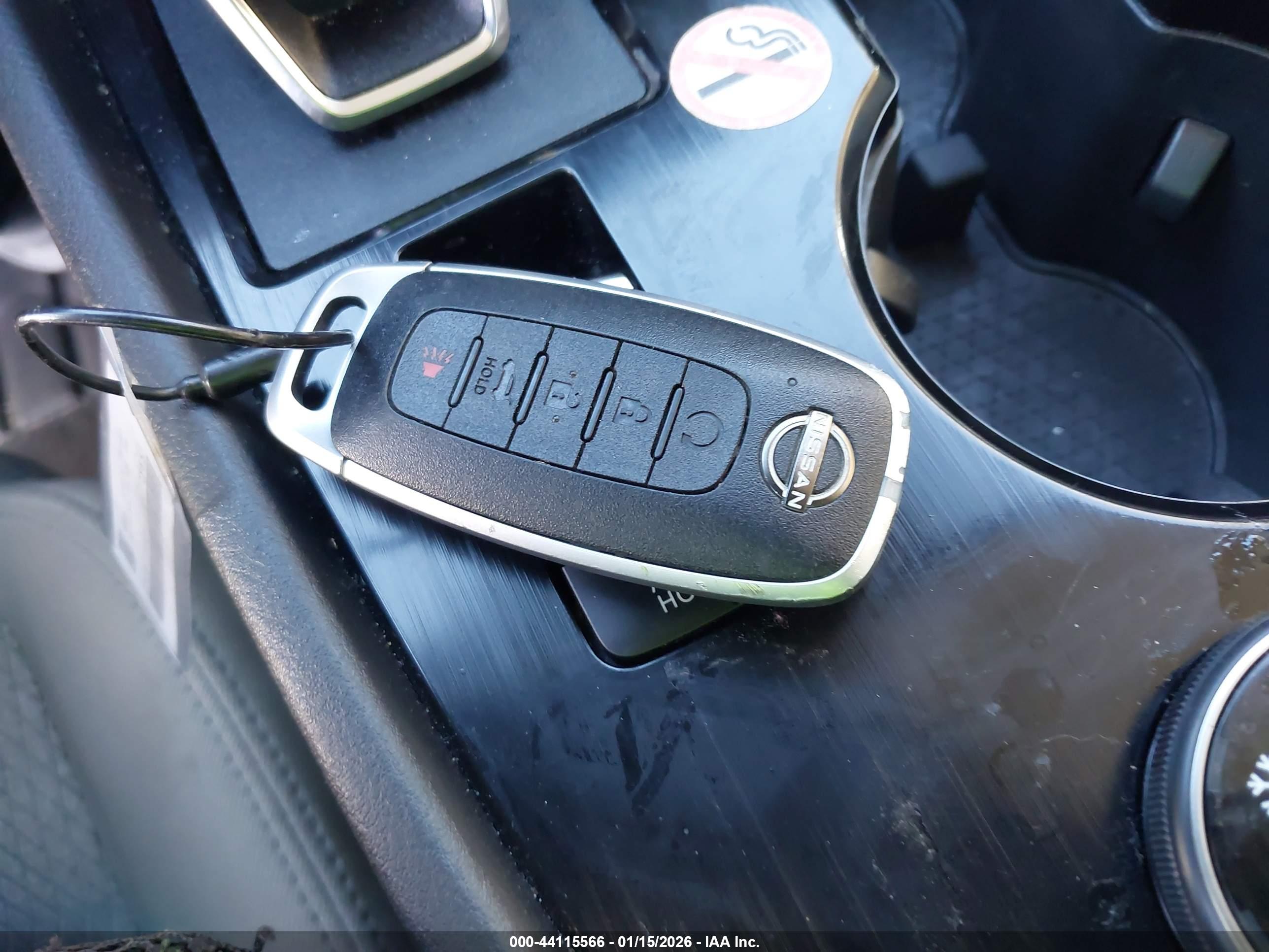 NISSAN ROGUE image 11