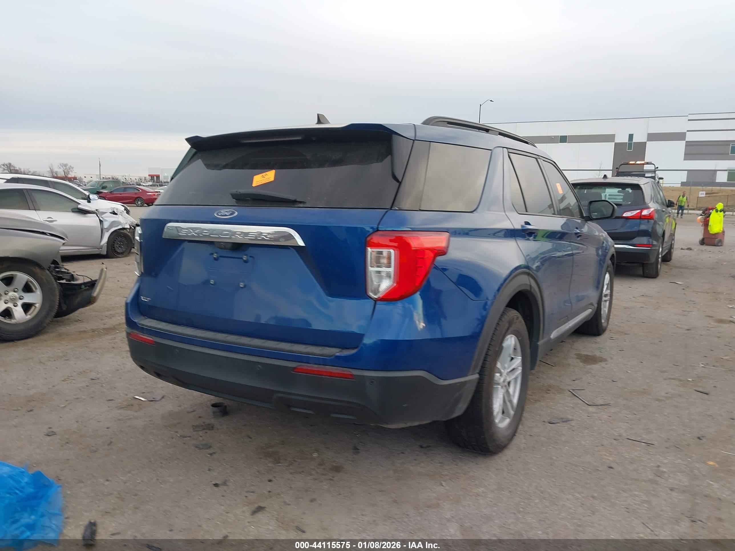 FORD EXPLORER image 4