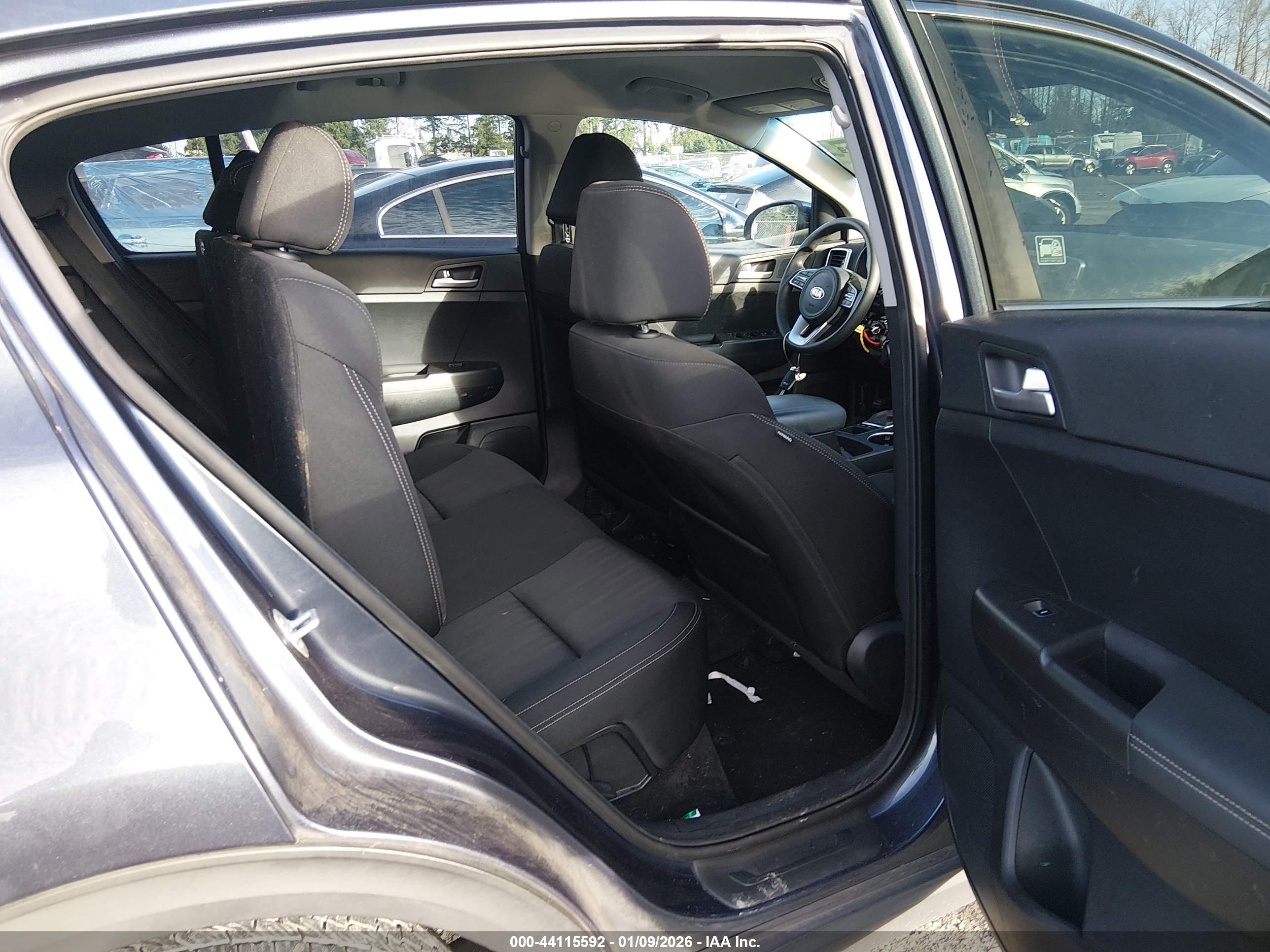 KIA SPORTAGE image 8
