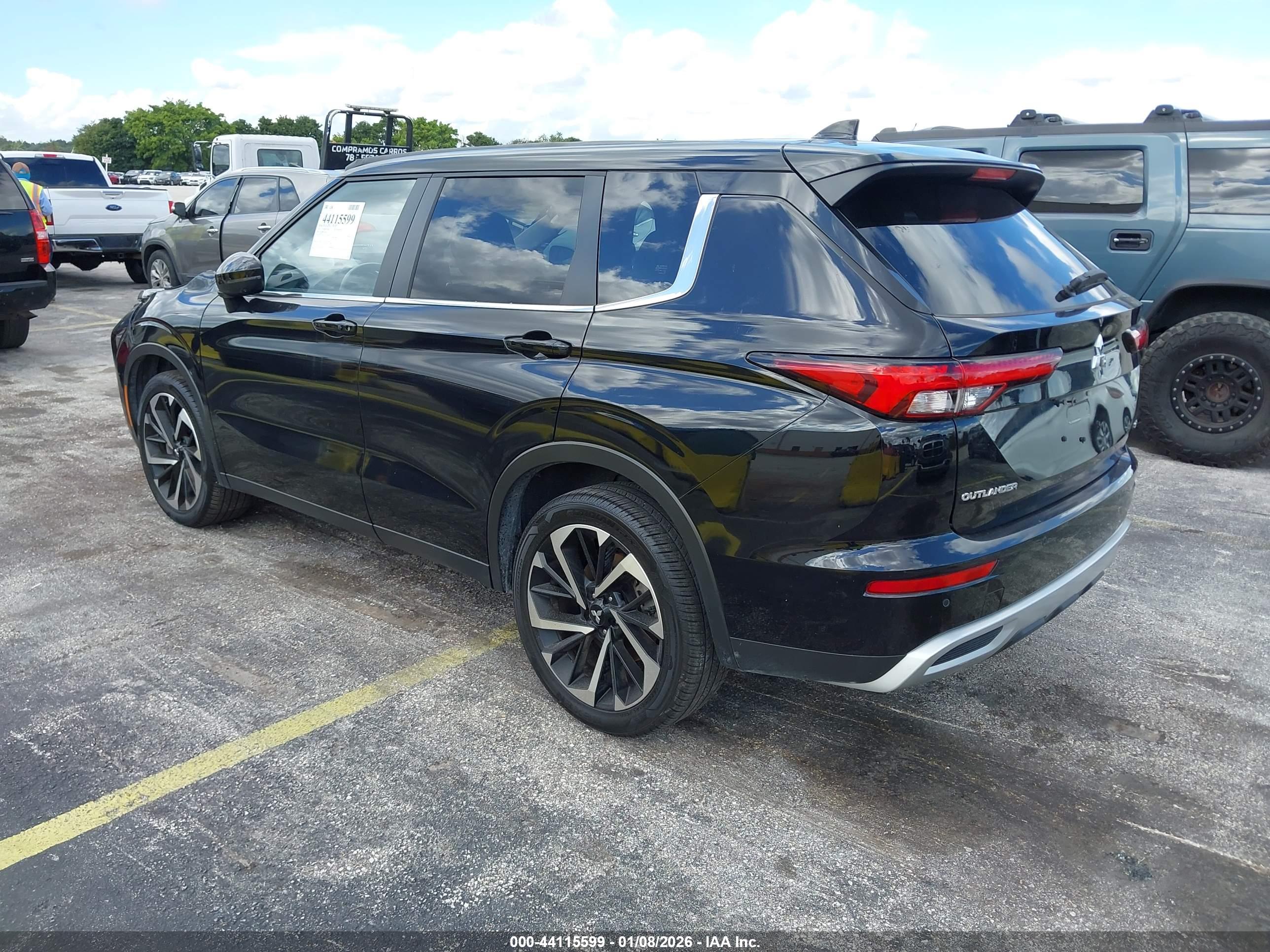 MITSUBISHI OUTLANDER image 3