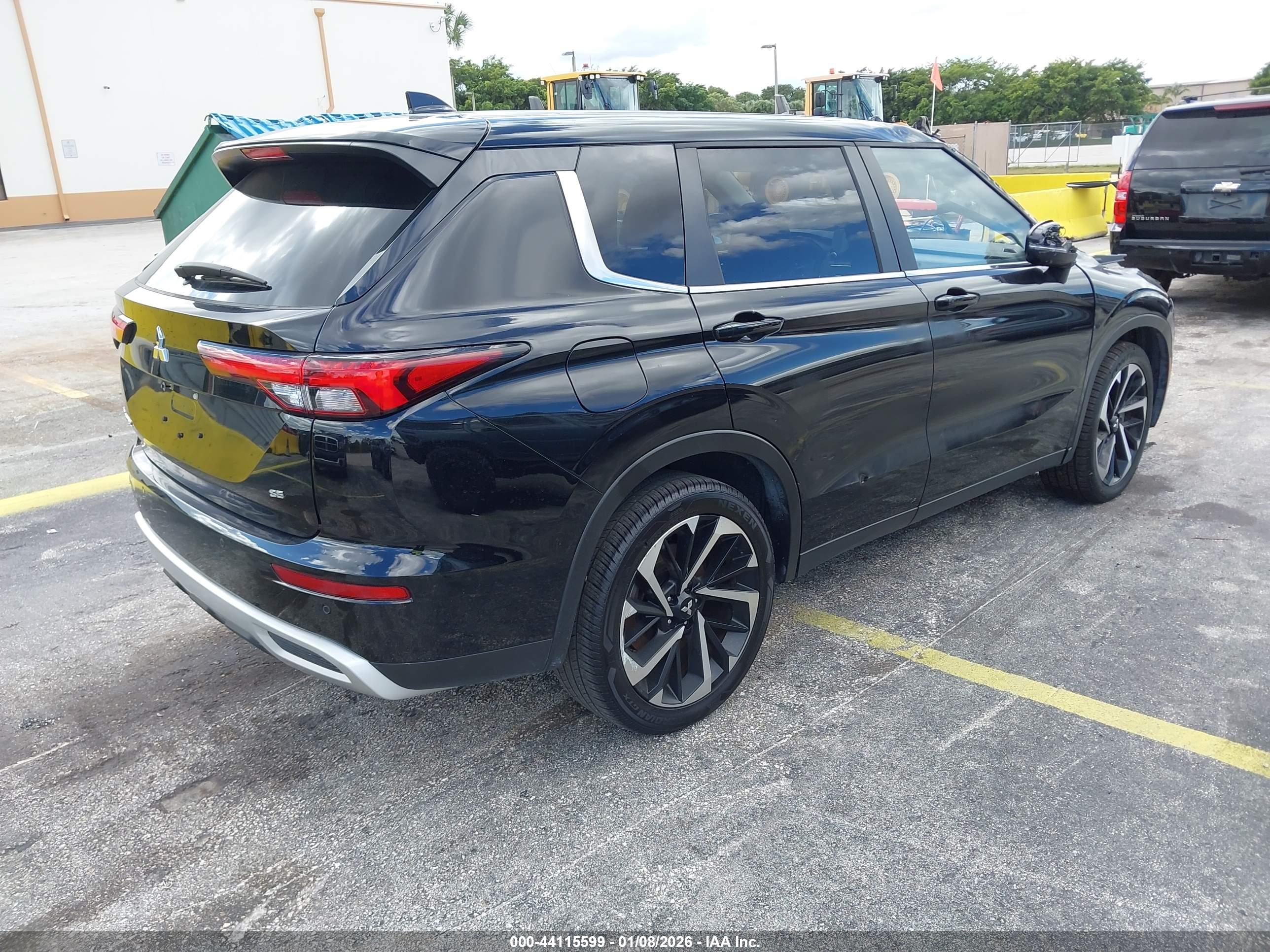MITSUBISHI OUTLANDER image 4