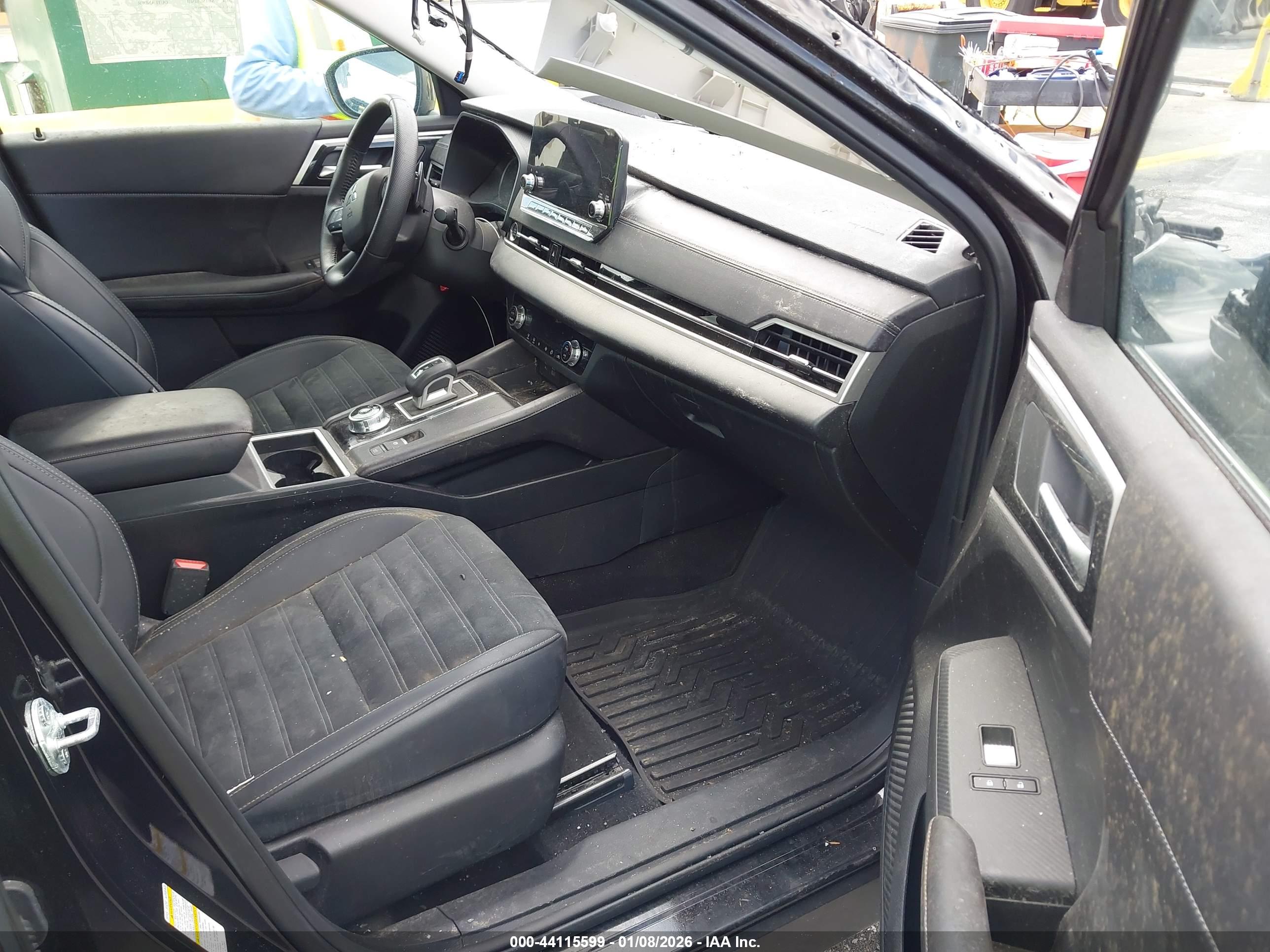 MITSUBISHI OUTLANDER image 5