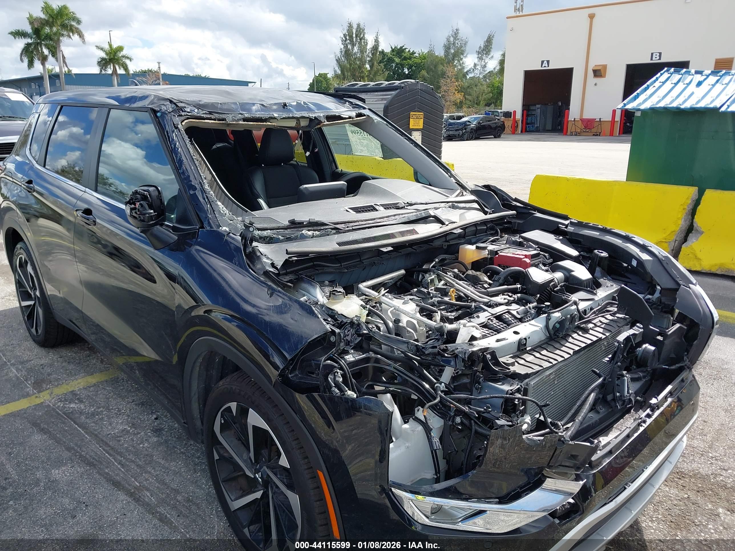 MITSUBISHI OUTLANDER image 6